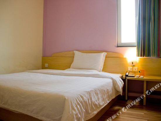 Business Queen Room