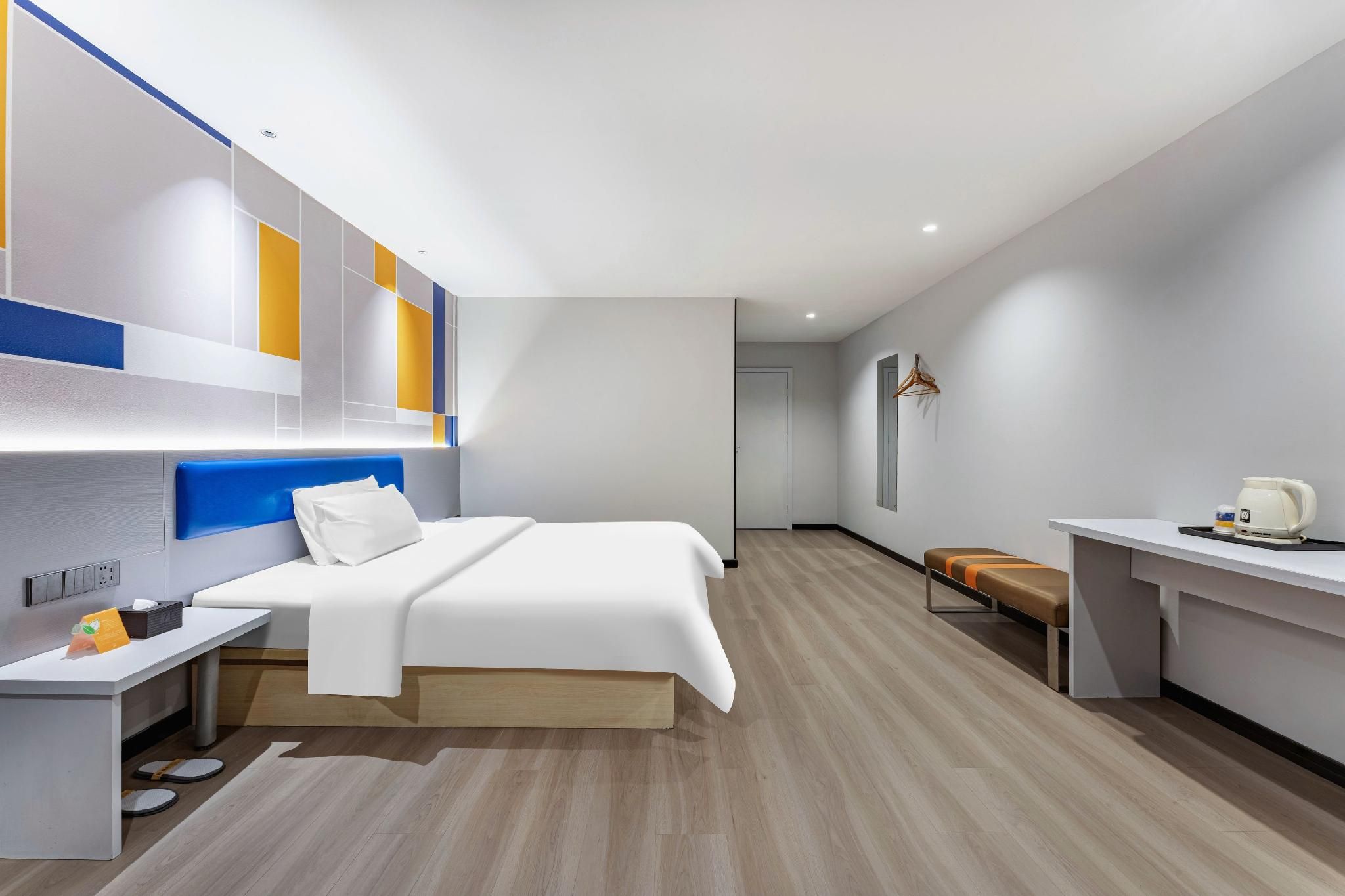 Economy Room