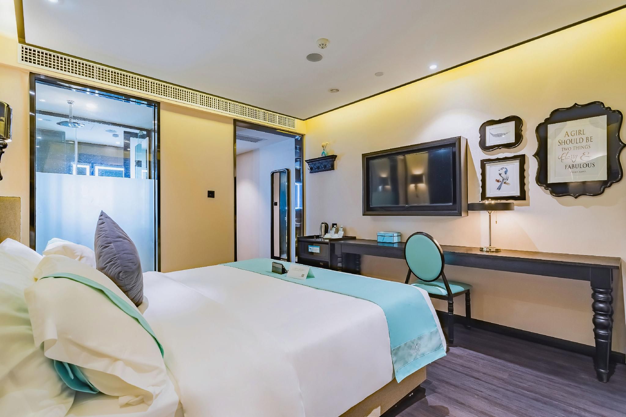 Xana - Elegant Room