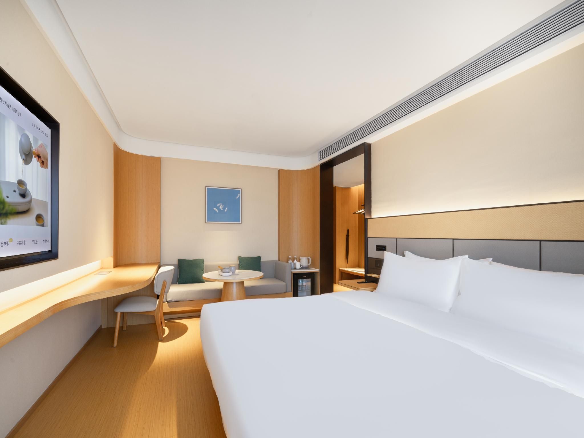Deluxe Room Queen