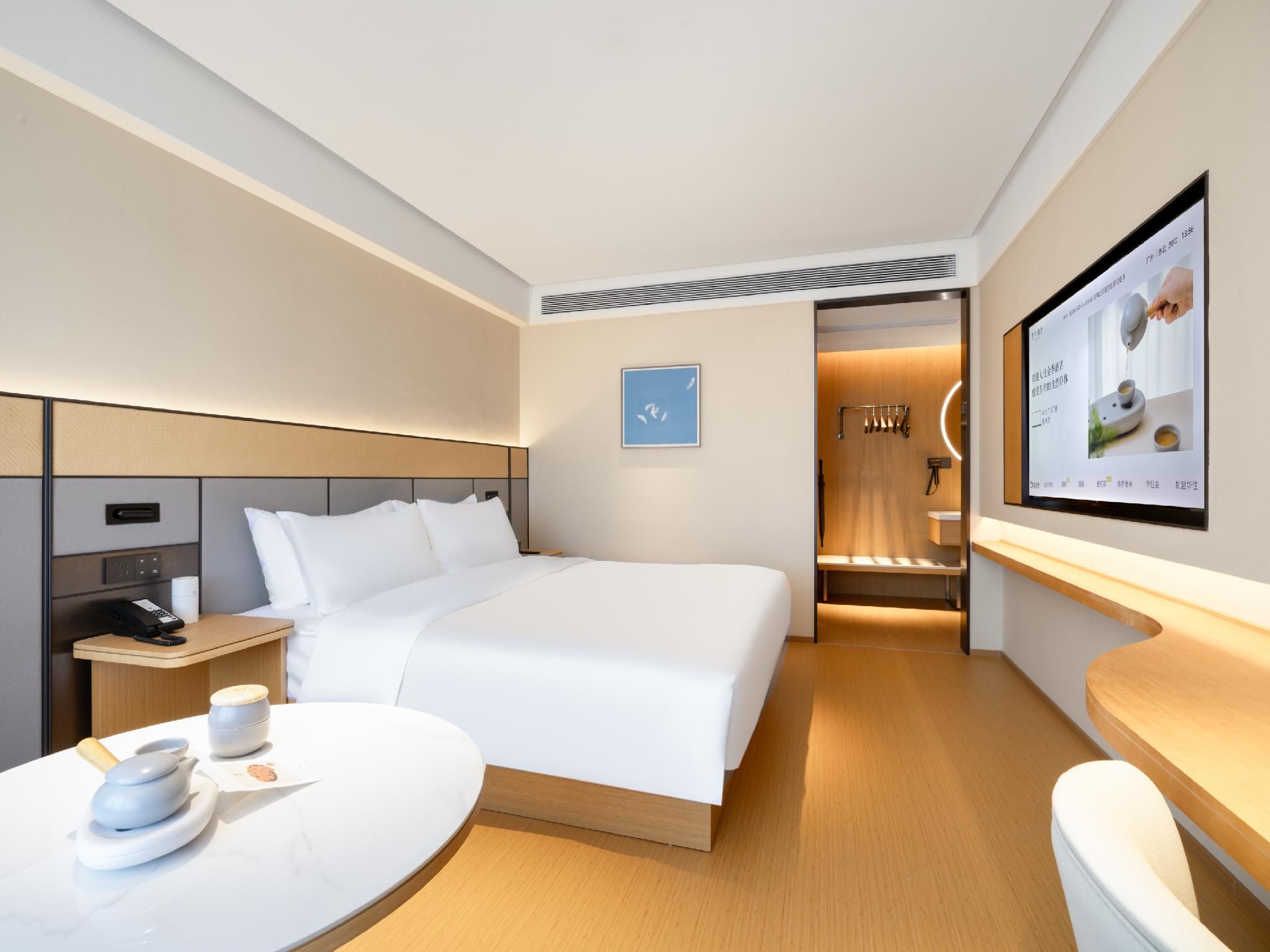 Business Queen Room