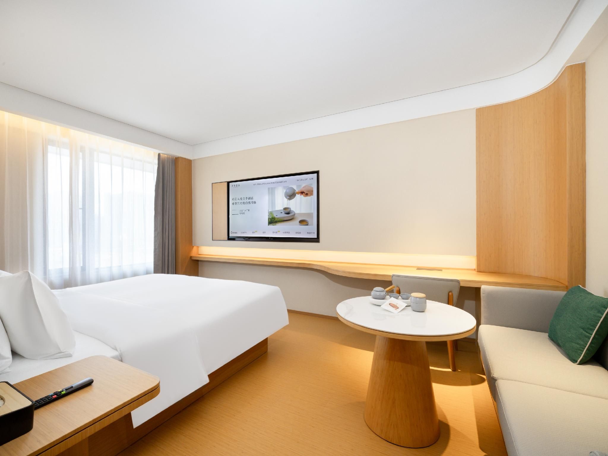 Deluxe Room Queen
