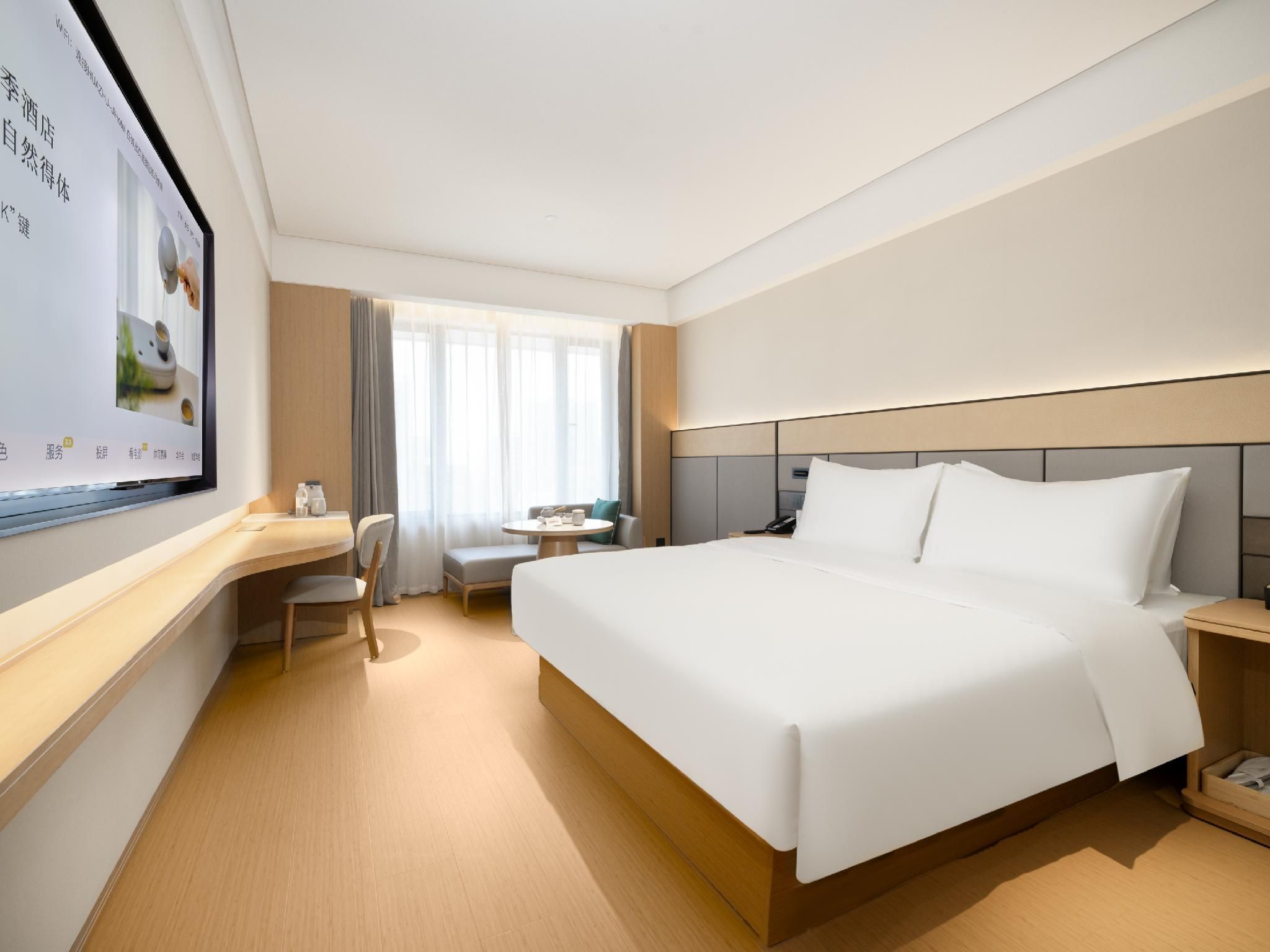 Business Queen Room