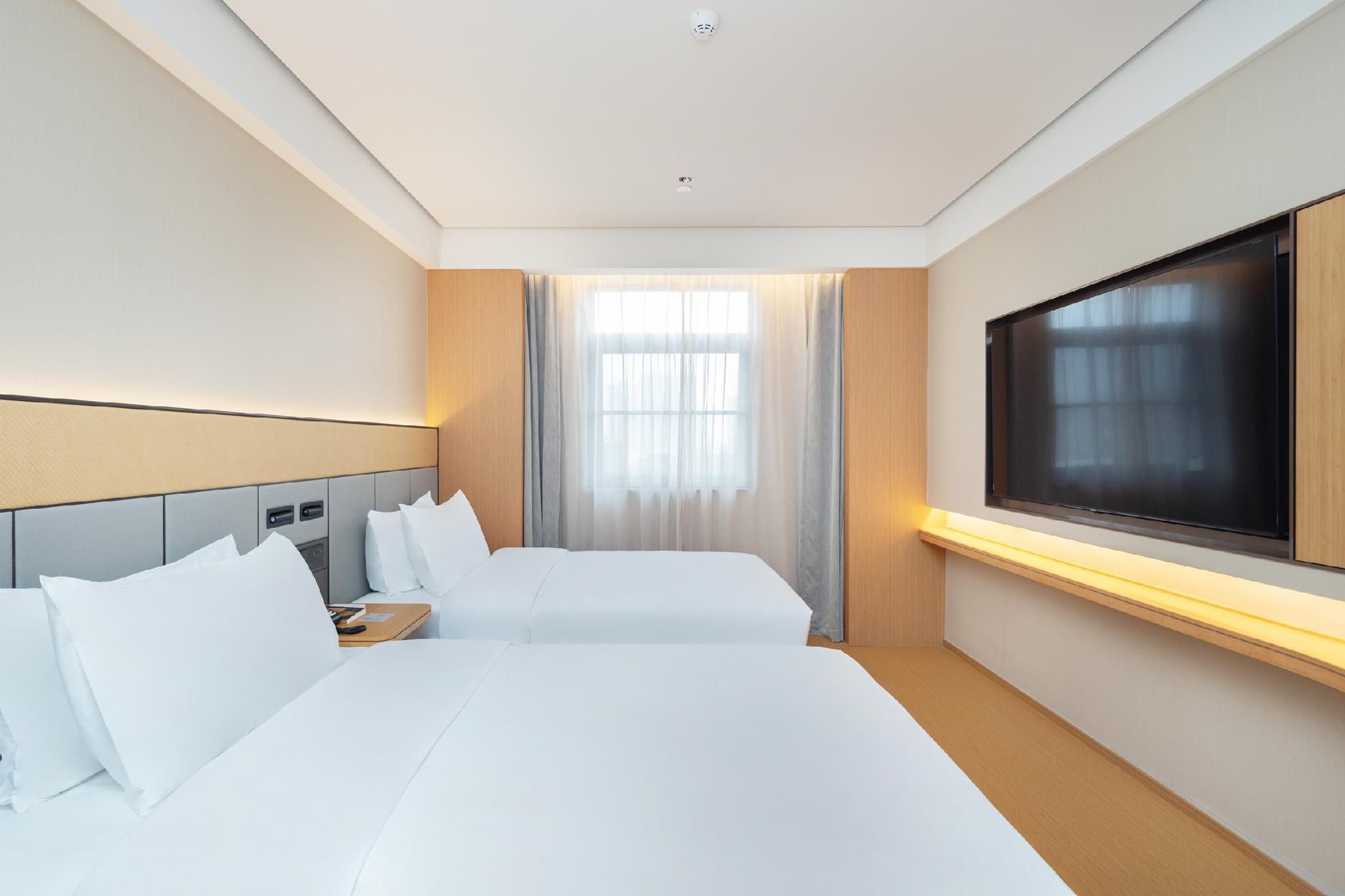 Twin Bed Room