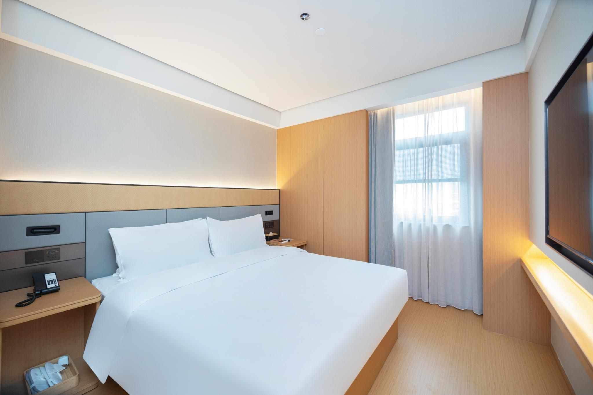 Business Queen Room