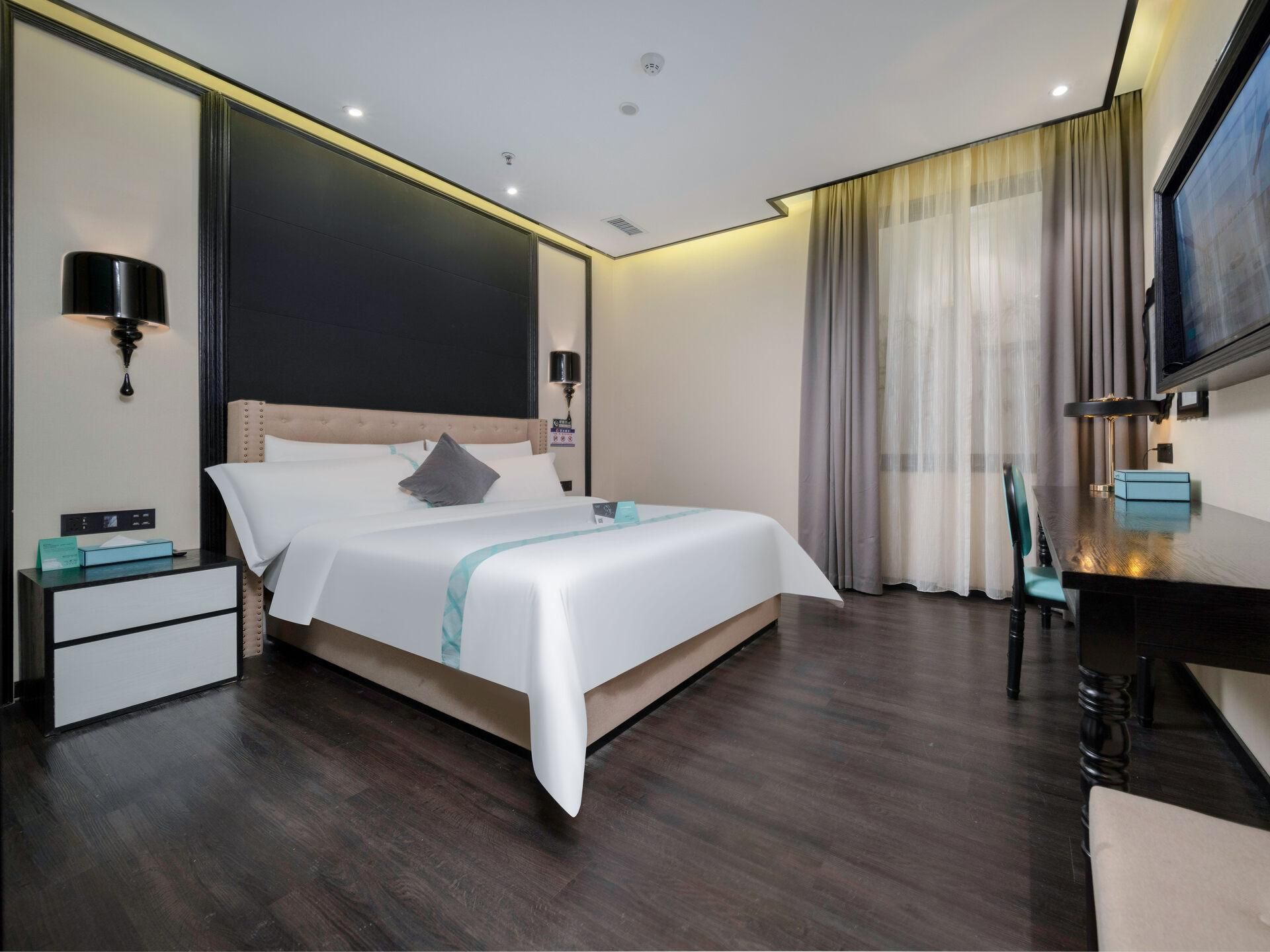 Xana - Elegant Room