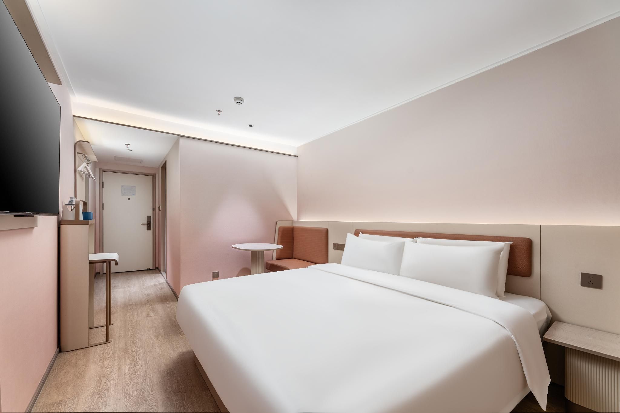 Queen Superior Room