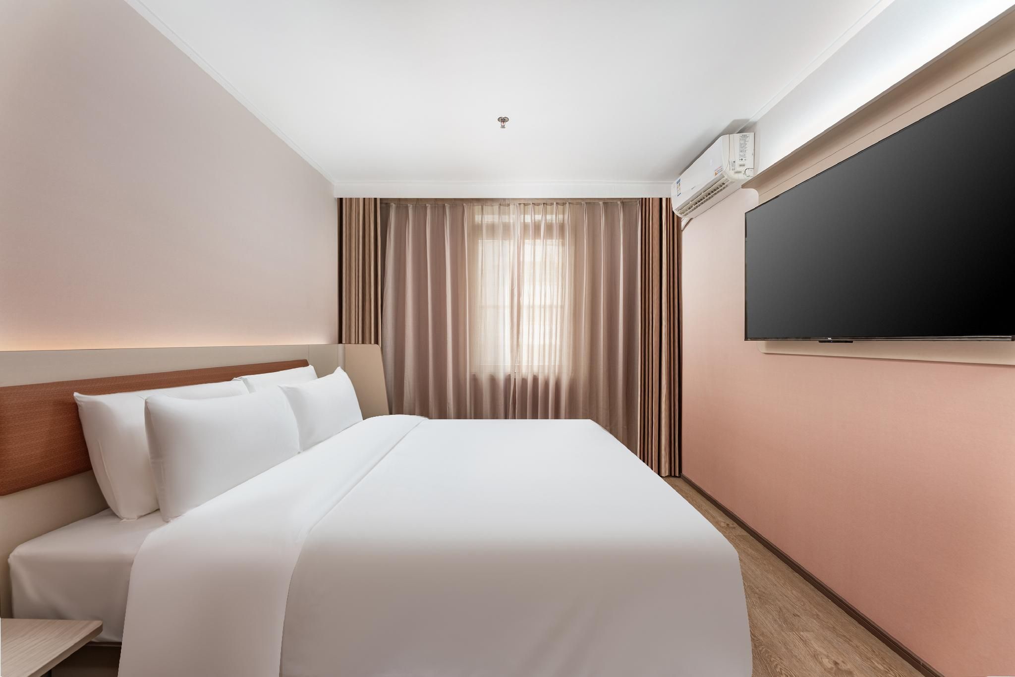 Queen Superior Room