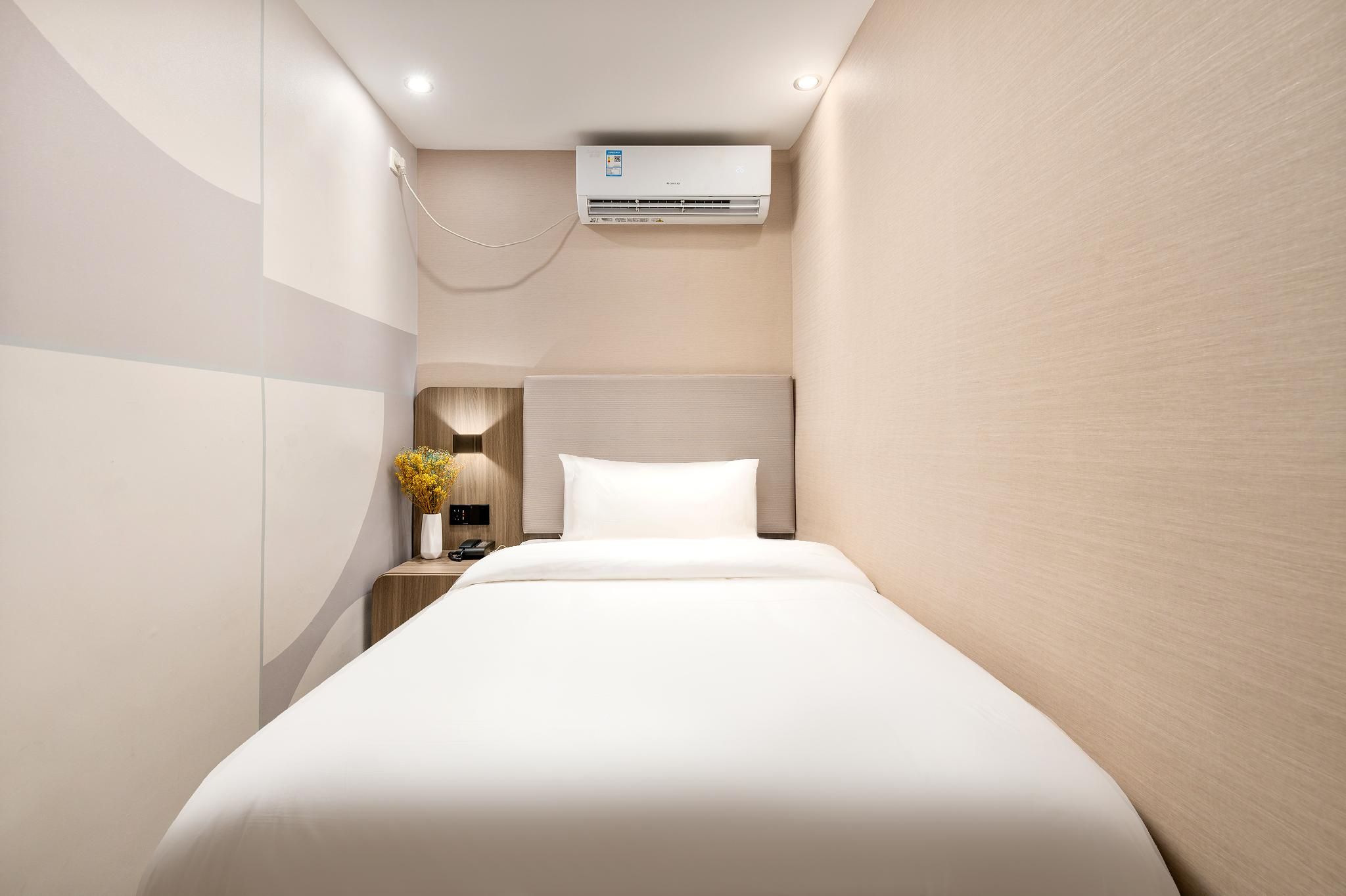 Huazhu - Room With Bed