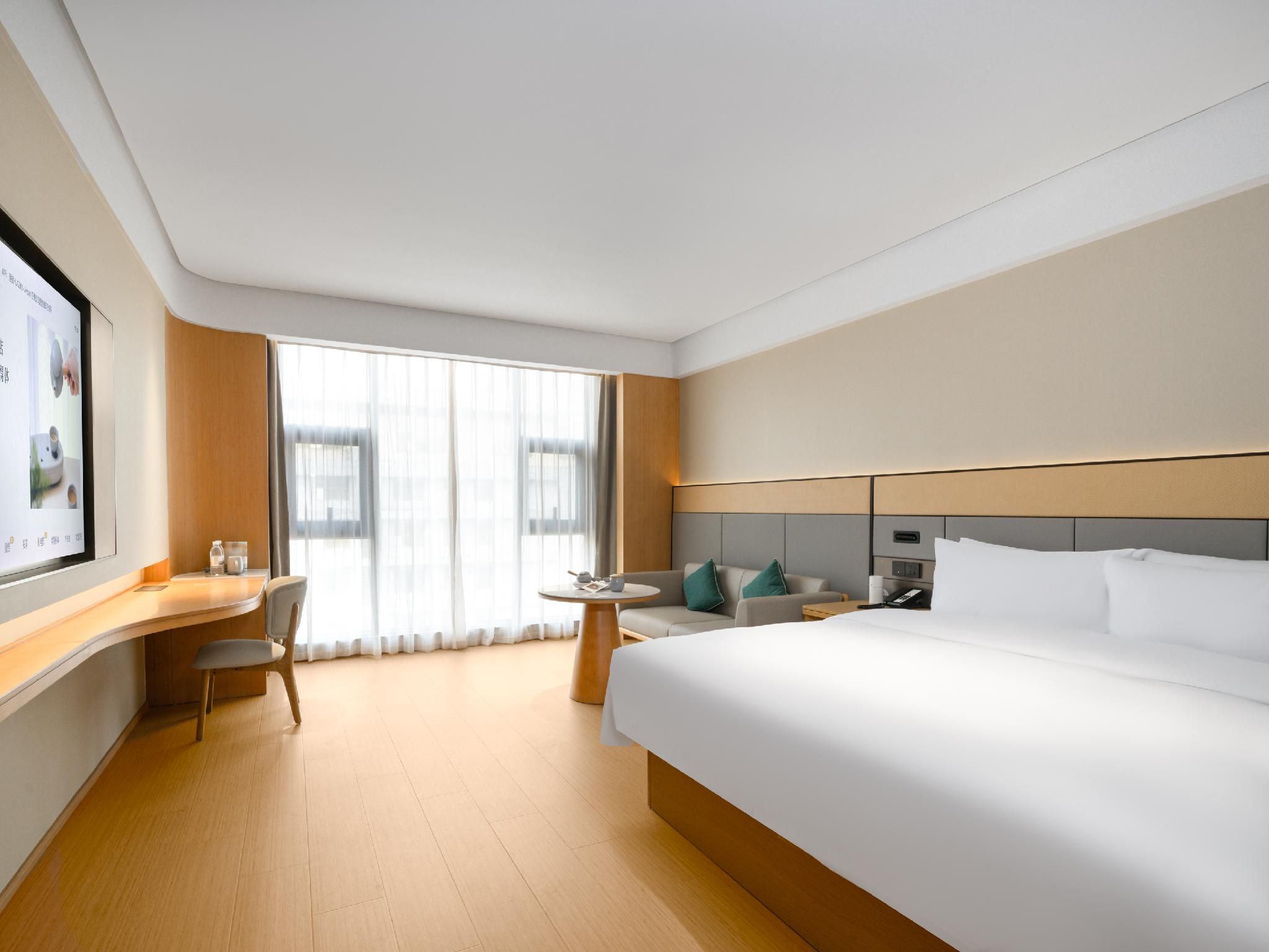 Deluxe Room Queen