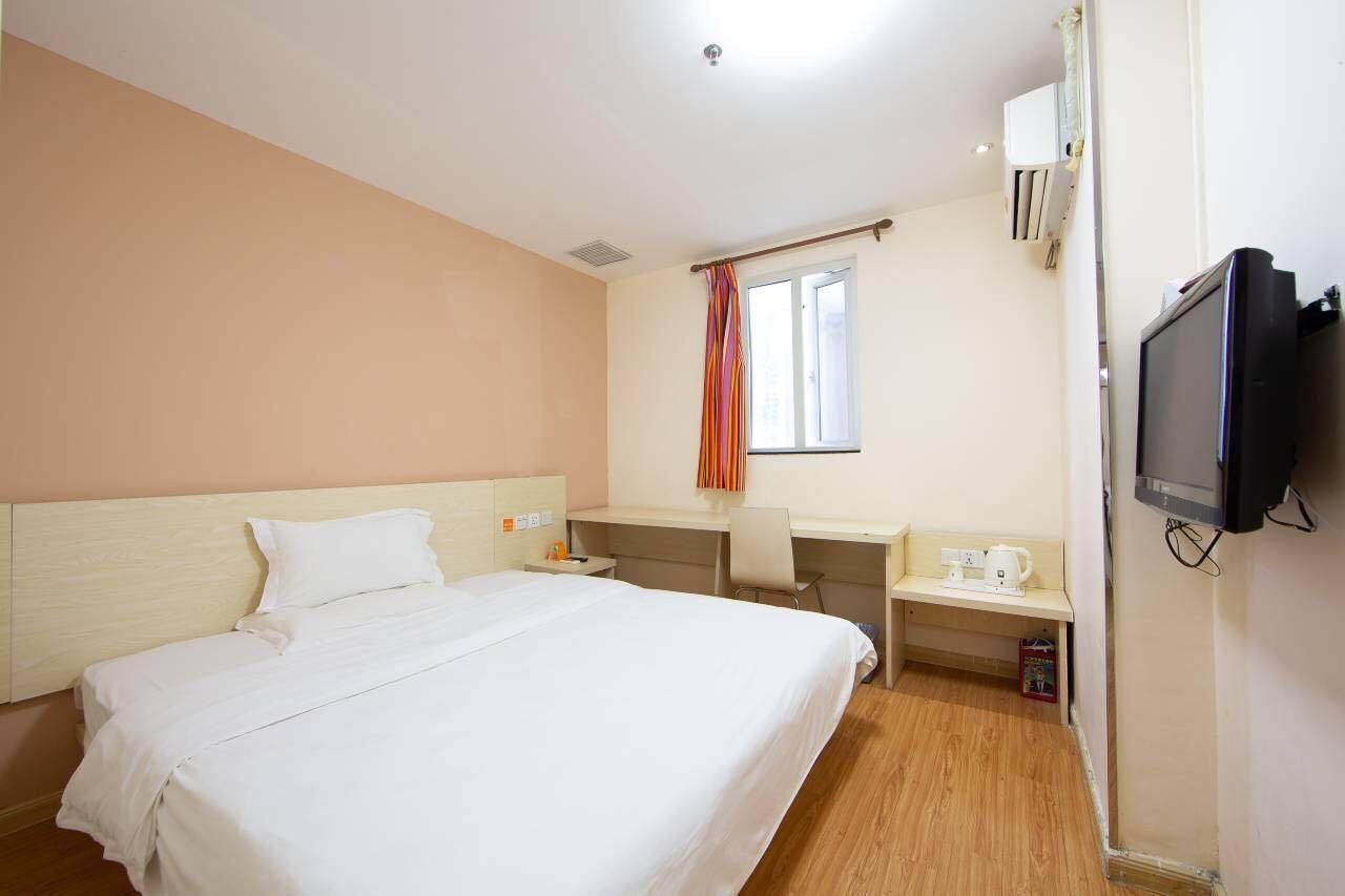 King-Size Bed Room