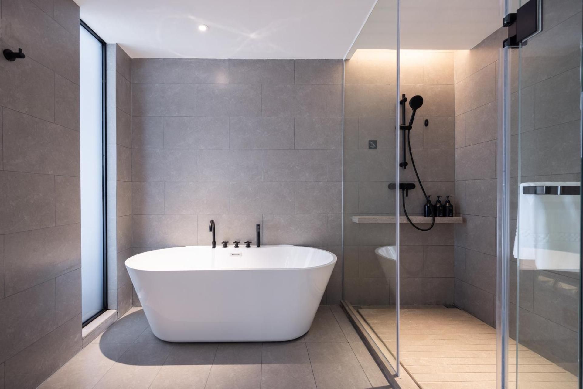 Jimu Suite with Bathtub