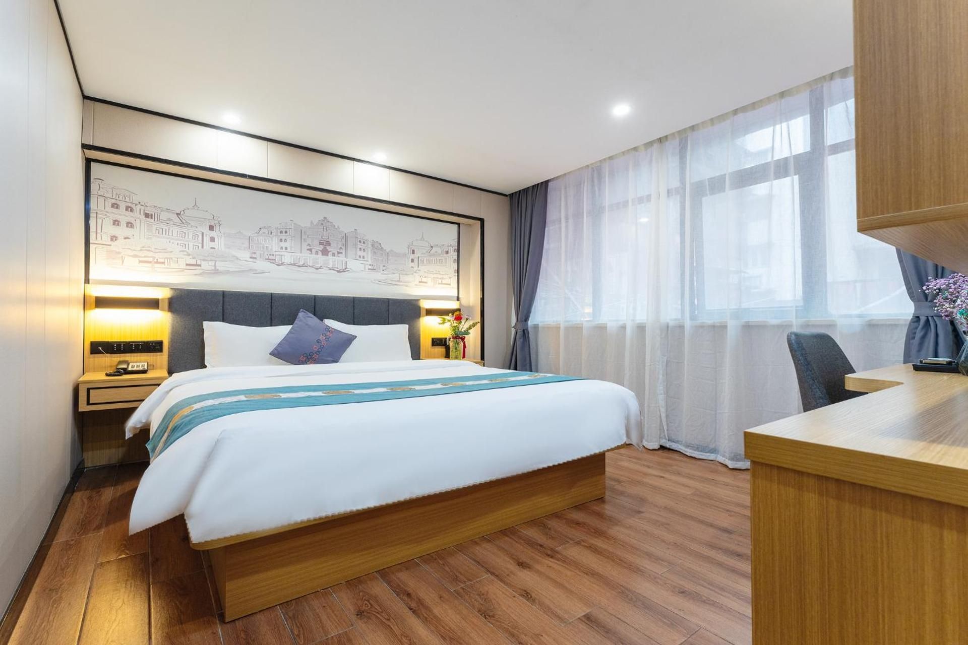 Business Queen Room