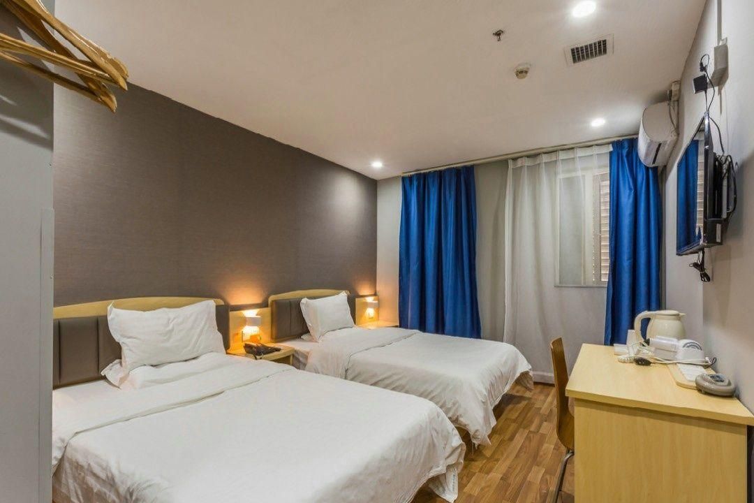 Economy Room