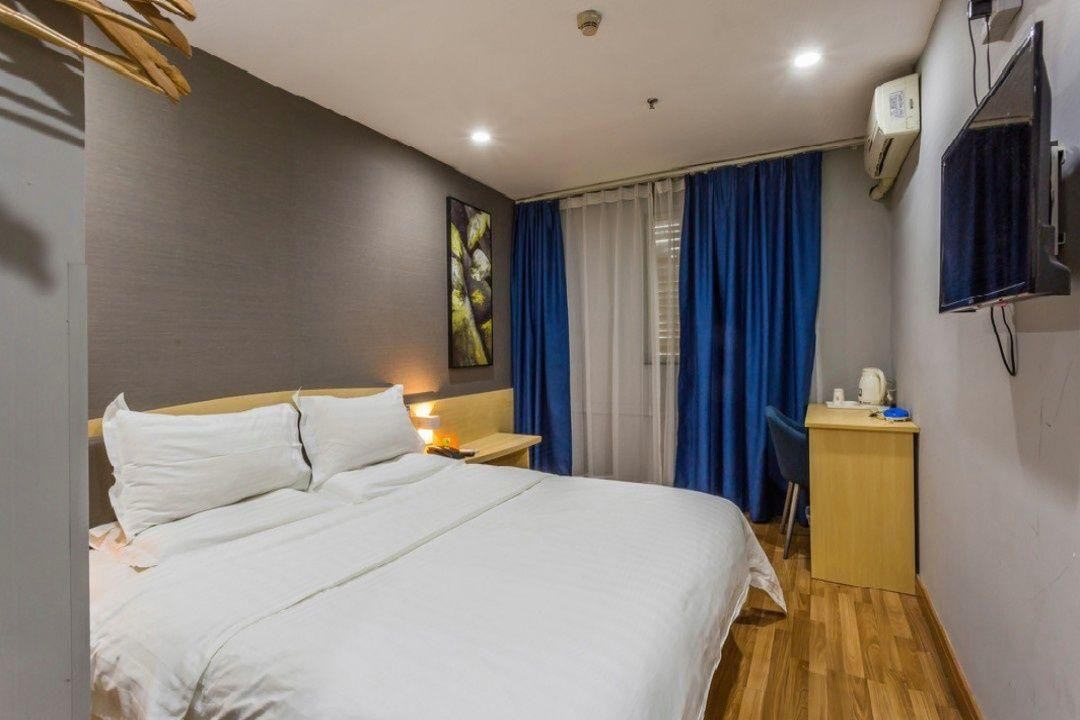Economy Room