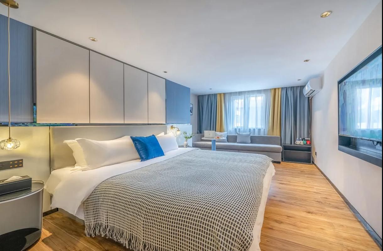 Luxury One-Bedroom Apartment