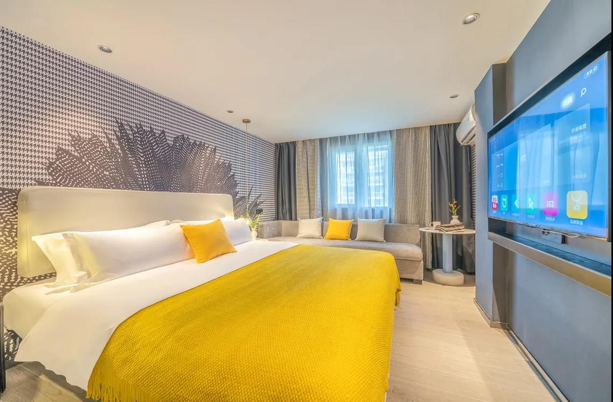 Comfort Queen Room