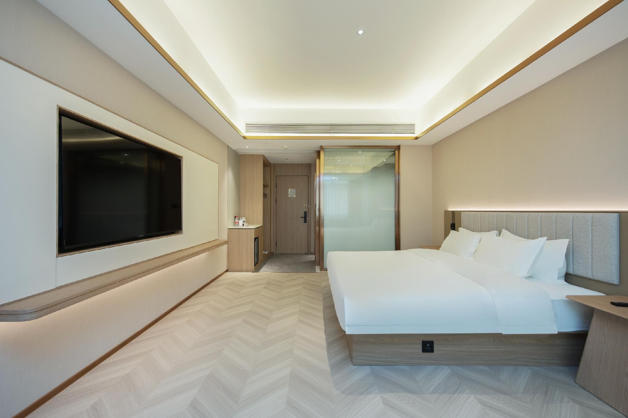 Deluxe Room Queen
