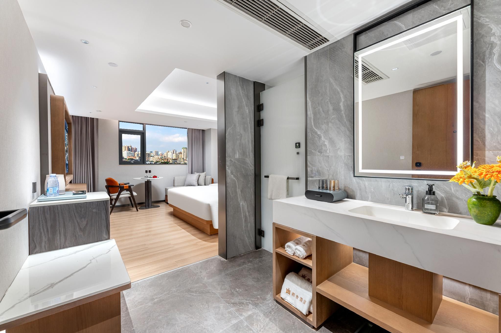 Business King Room