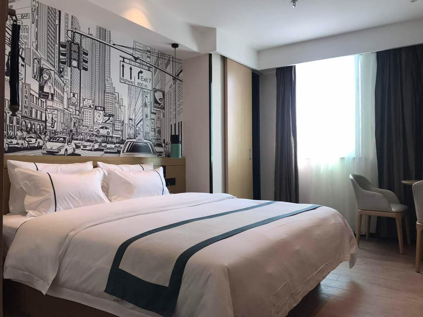 Business Queen Room