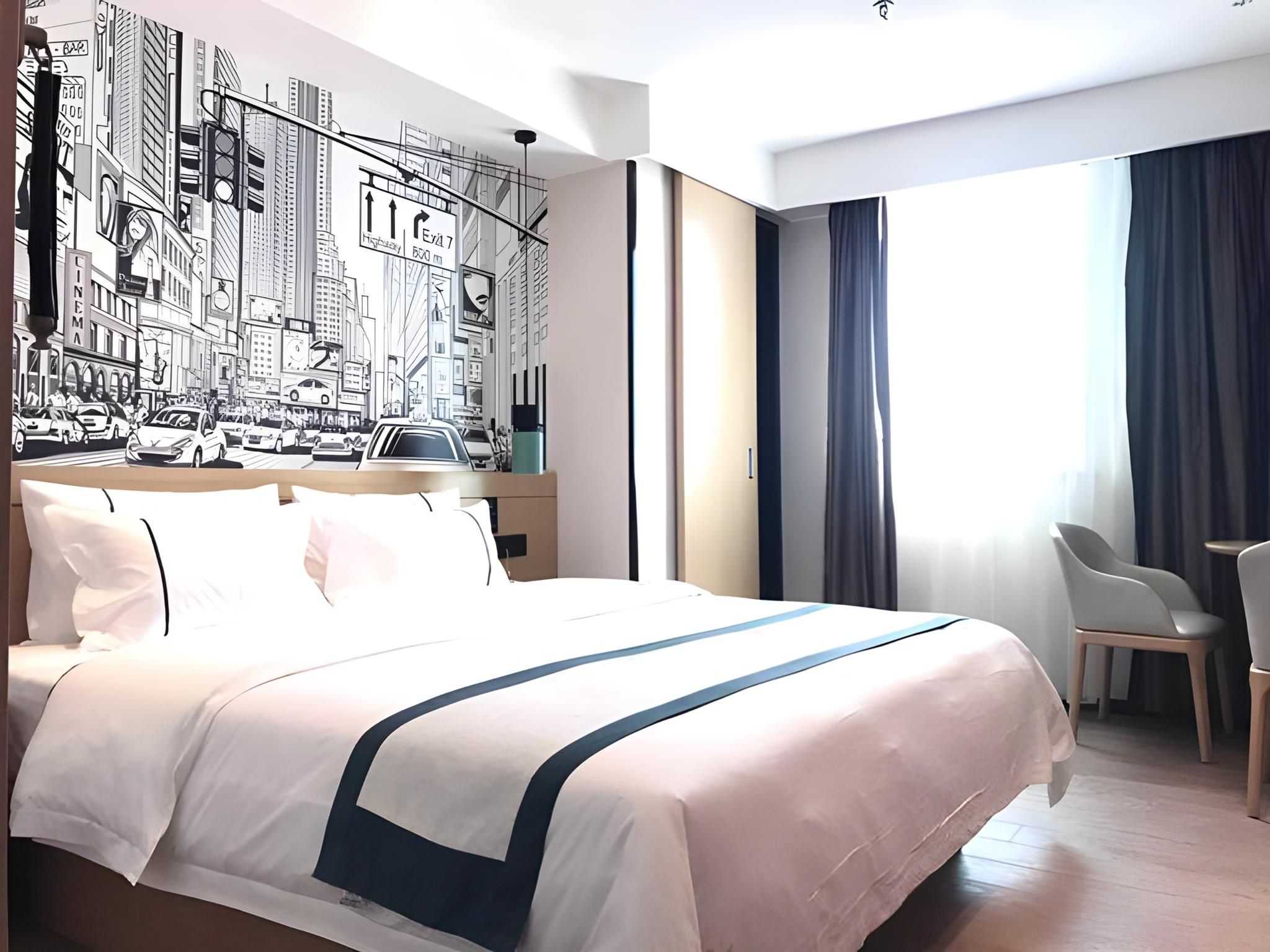 Stand Queen Room