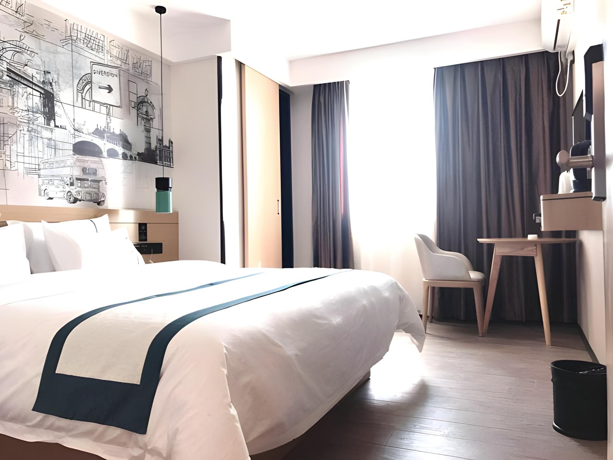 Business Queen Room