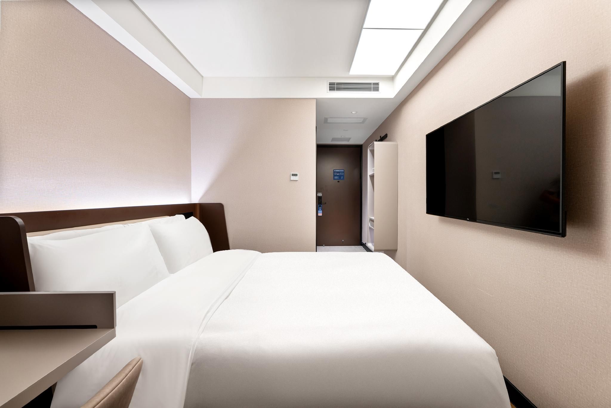Huazhu - Room With Bed
