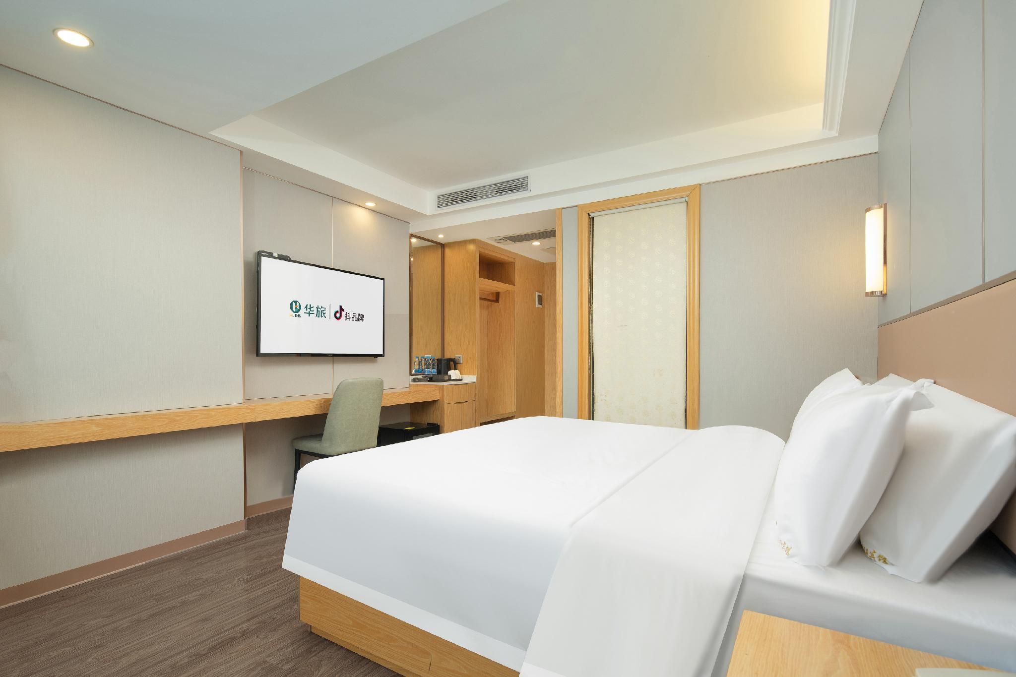 Business King Room