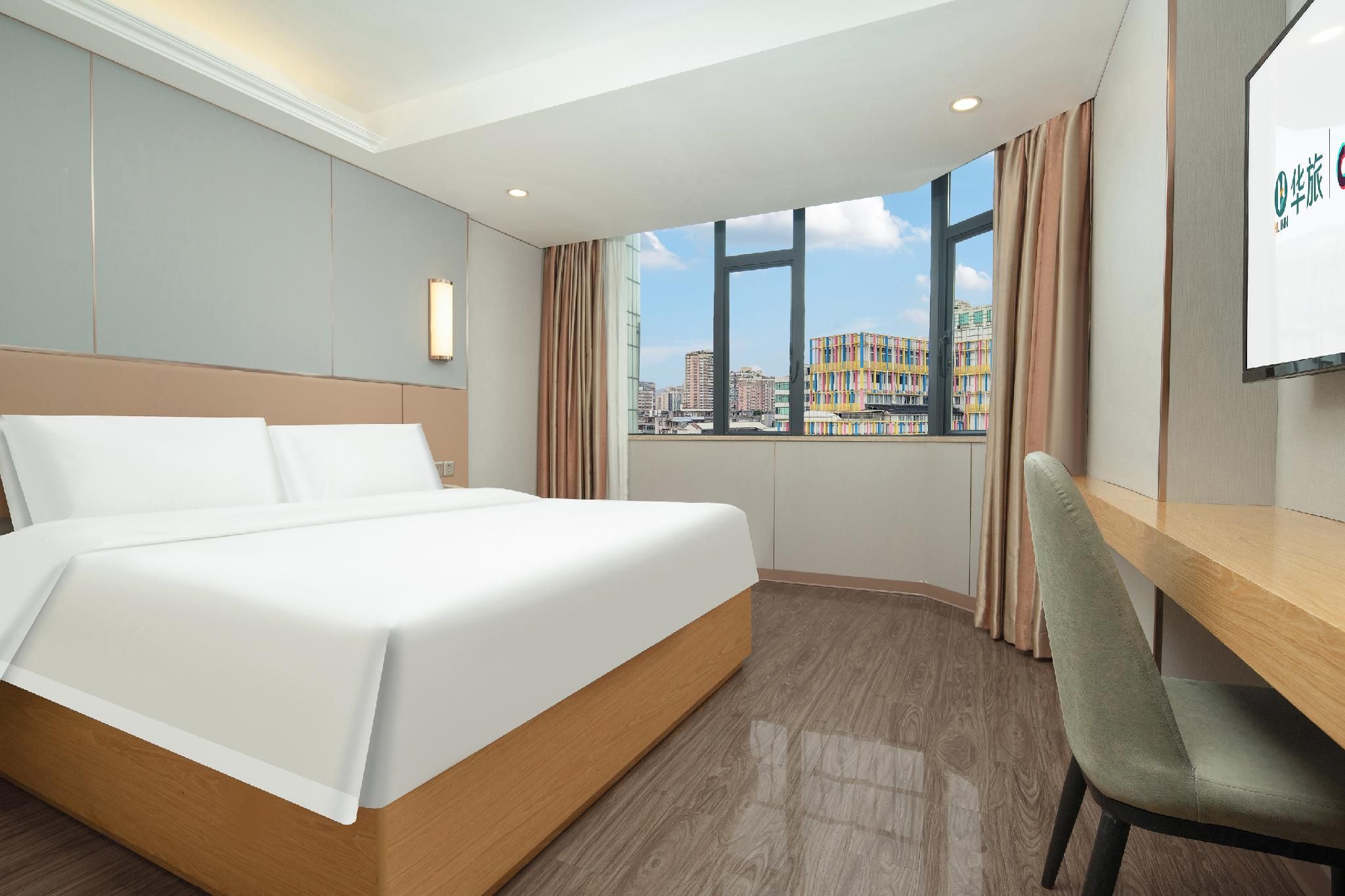 Business King Room