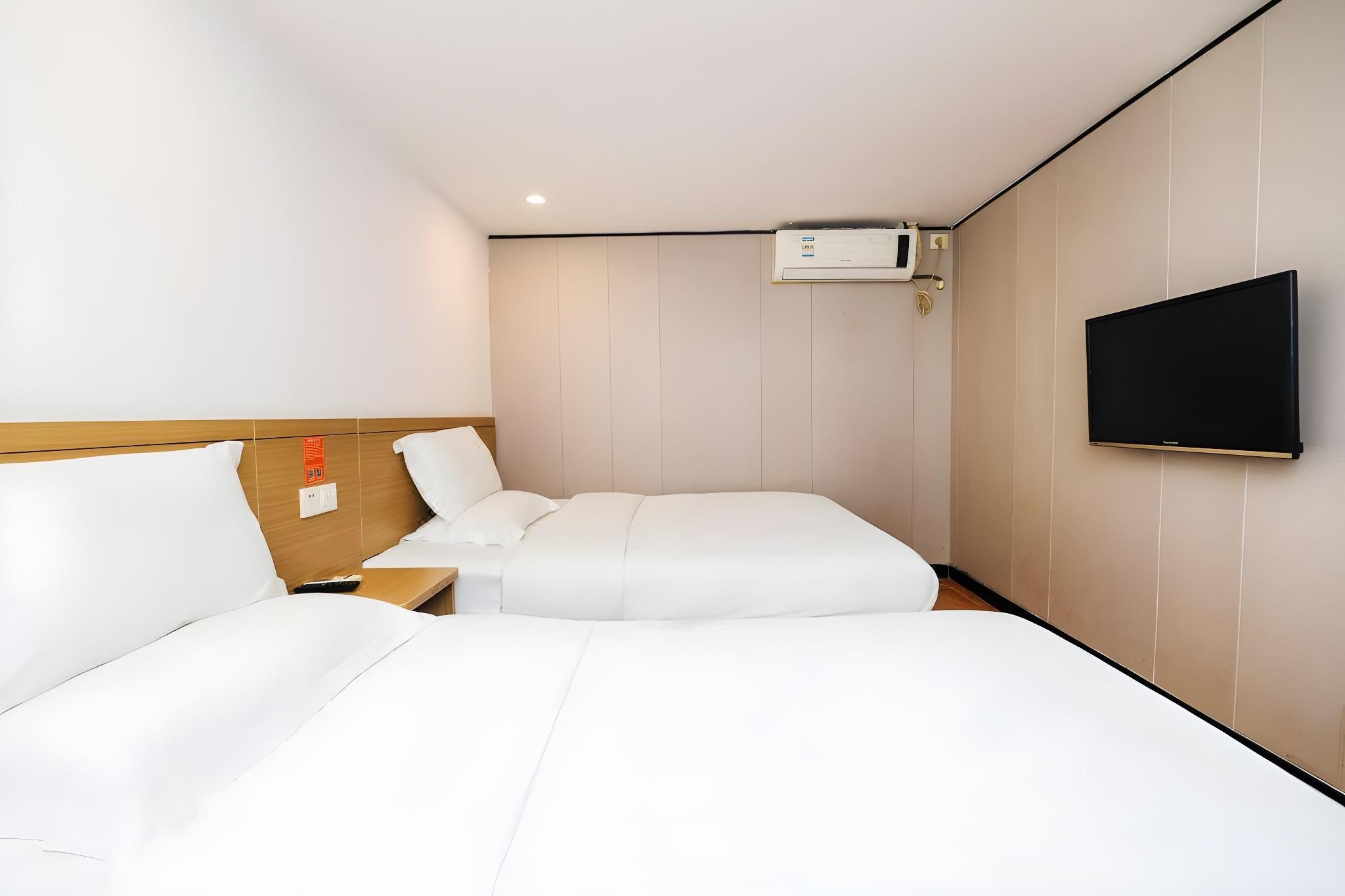 Twin Room with 1 Semi-Double Bed and 1 Single Bed