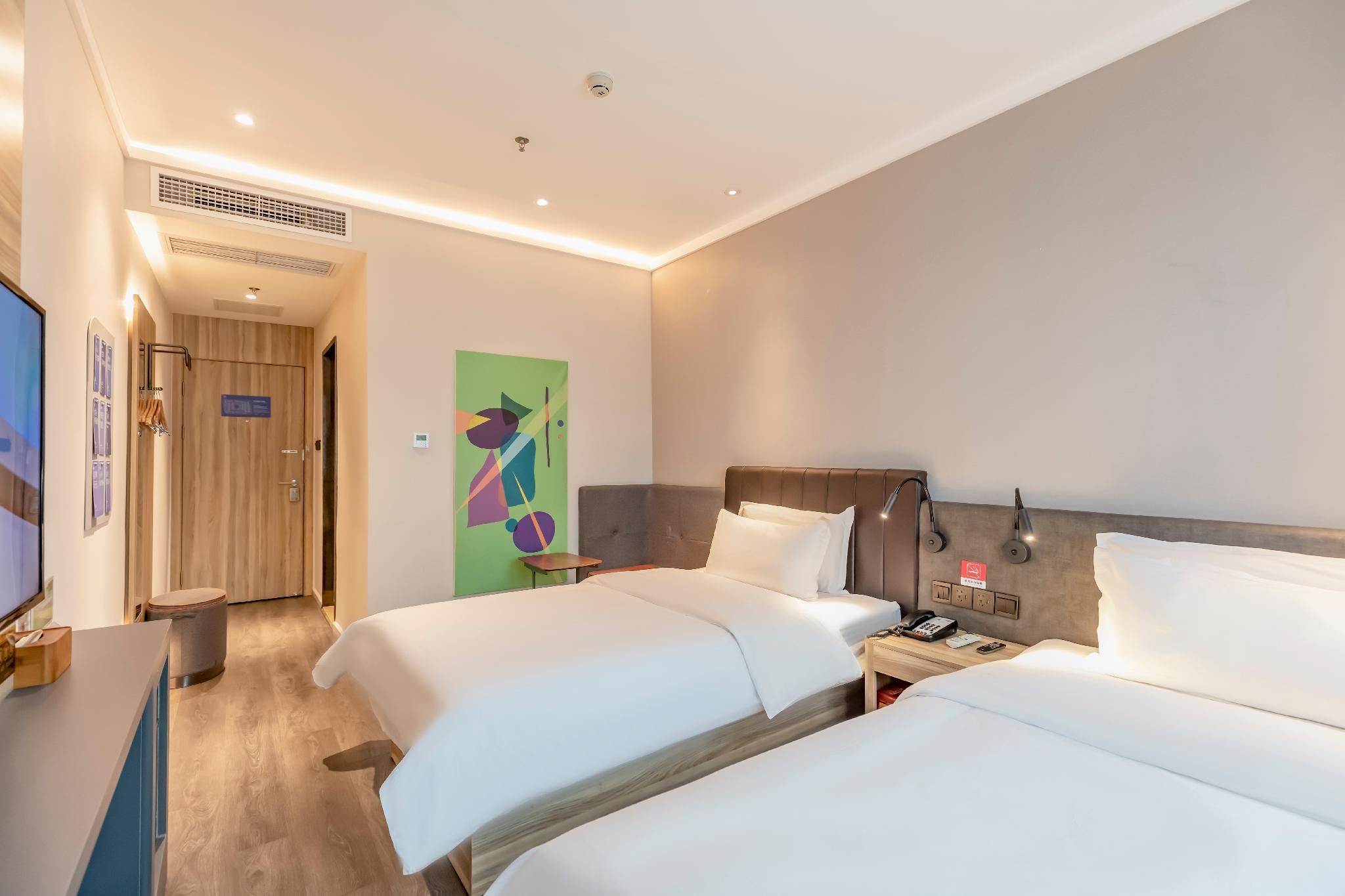 Huazhu - Oxygen Twin Room, Inner View