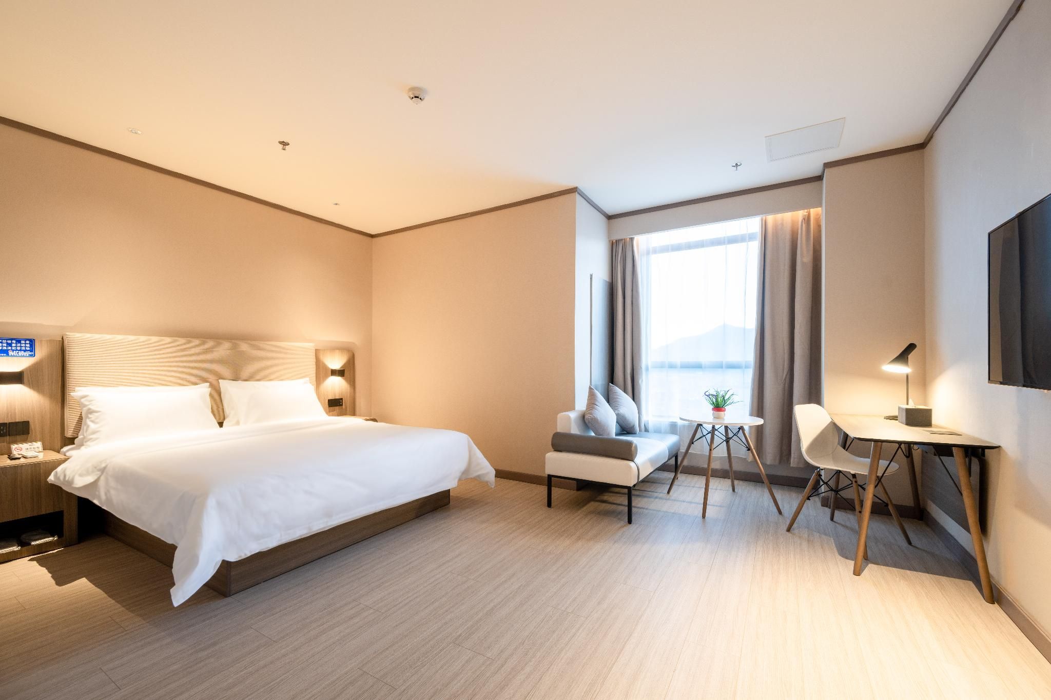 Hanting Hotel Lhasa Duilong Economic Development Zone Huazhu - Room With Bed