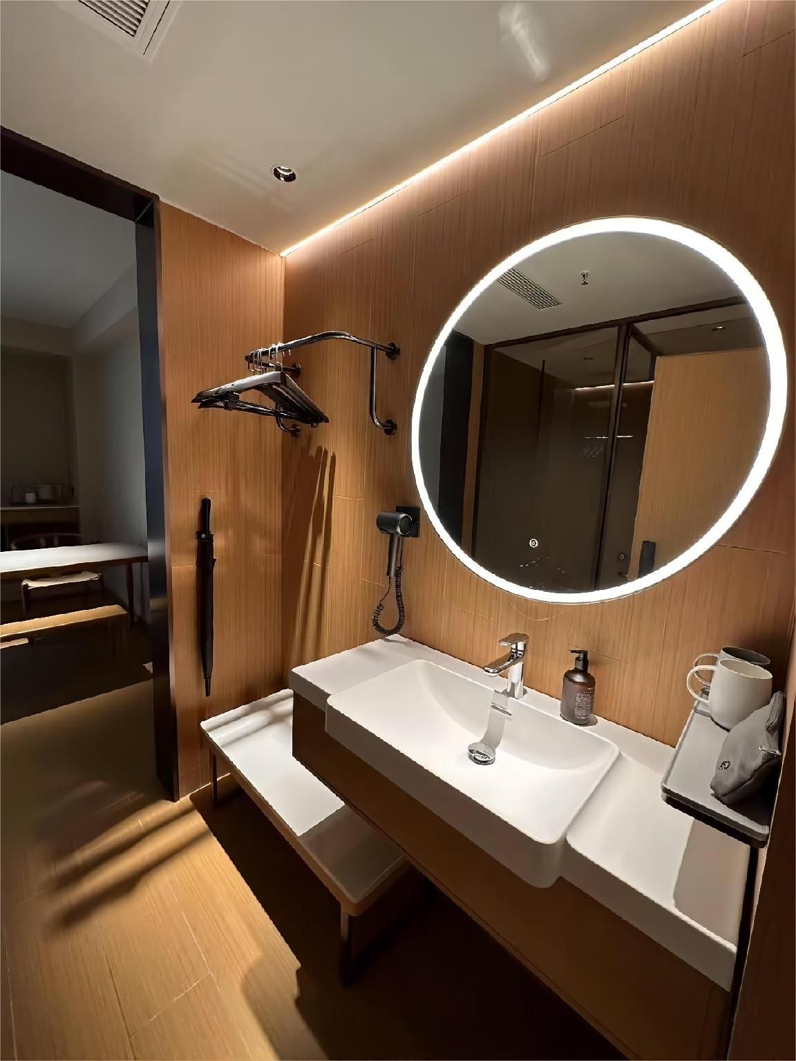 Huazhu - Suite