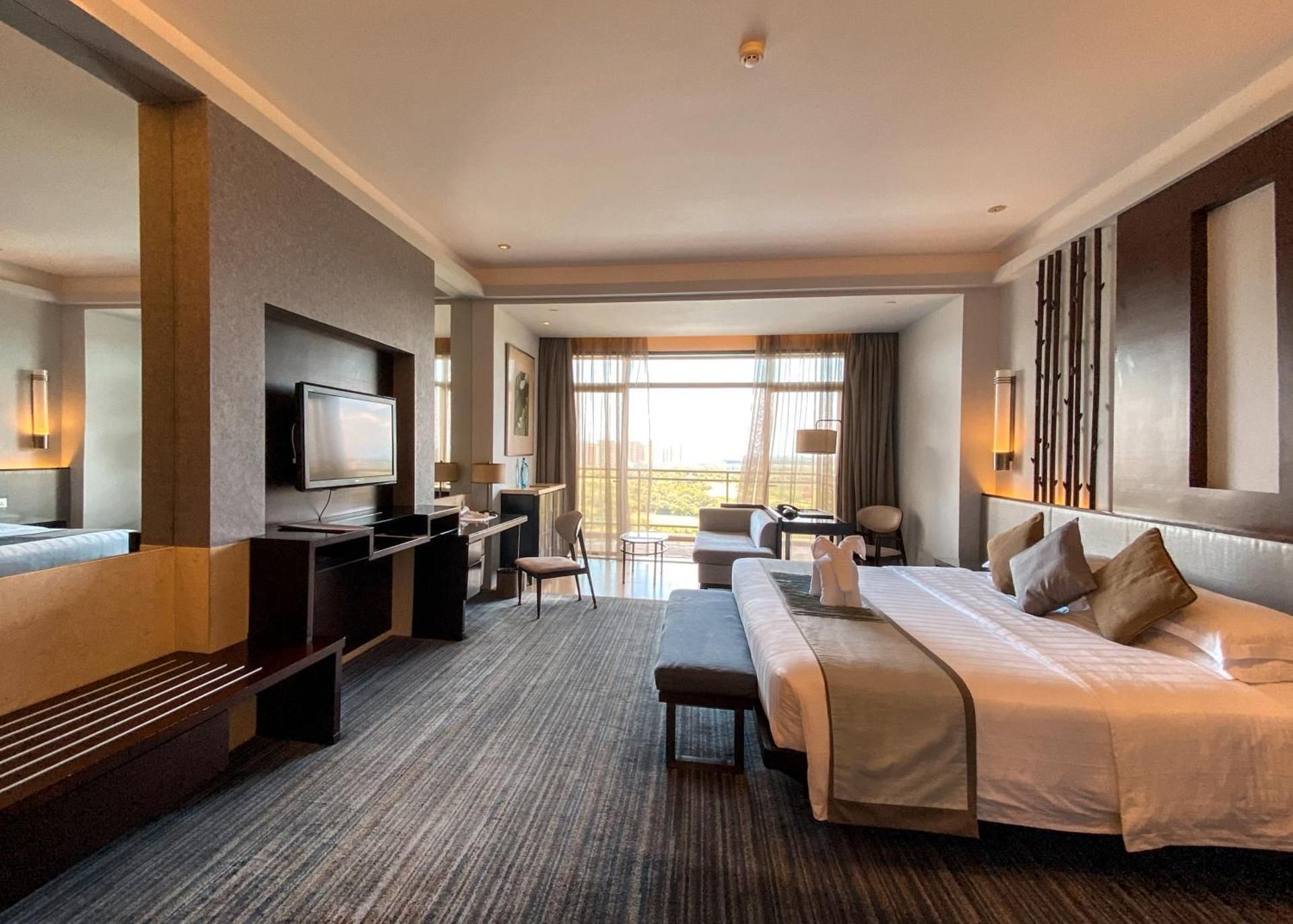 Grand Deluxe Room with King Bed