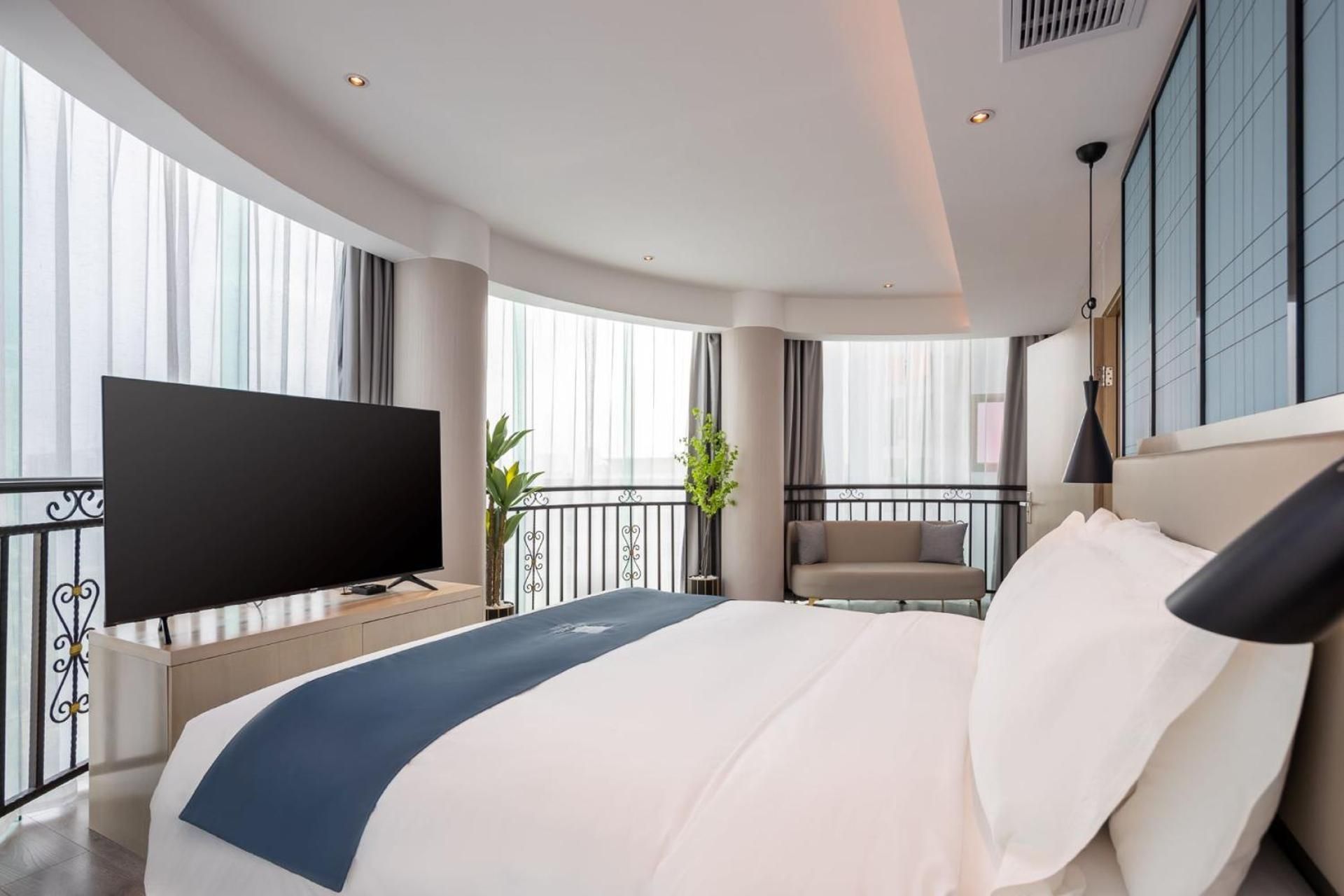 Suite with Lake View
