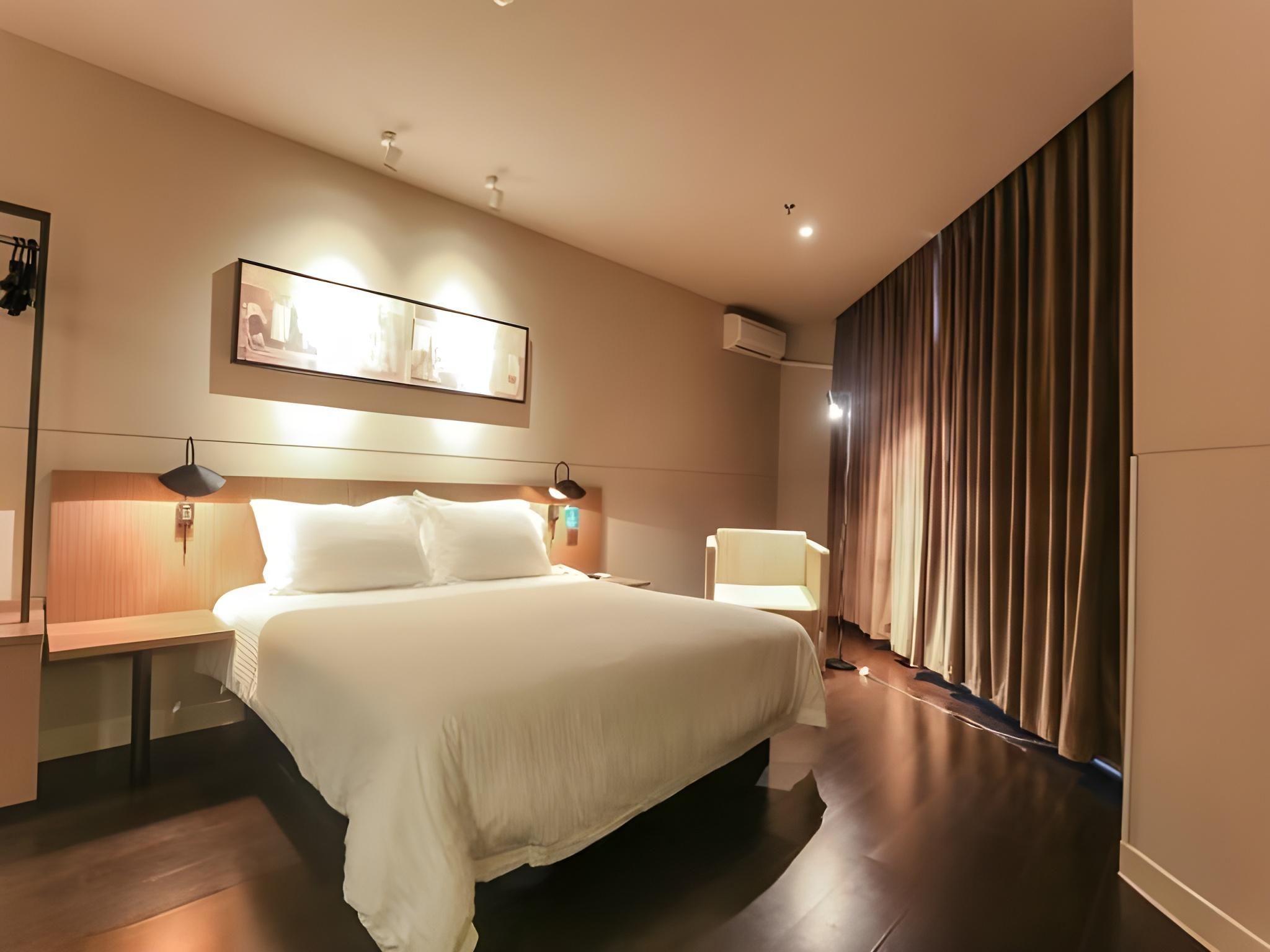 WH - Superior Bed Room