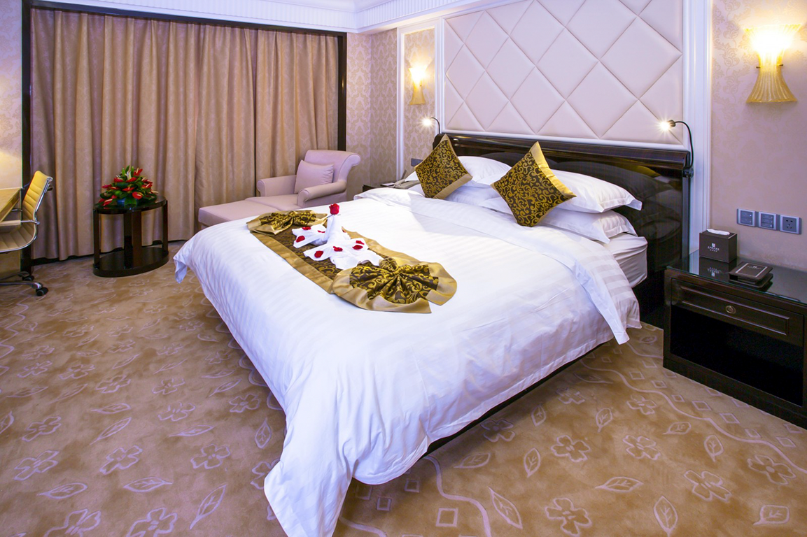Superior Business Queen Room