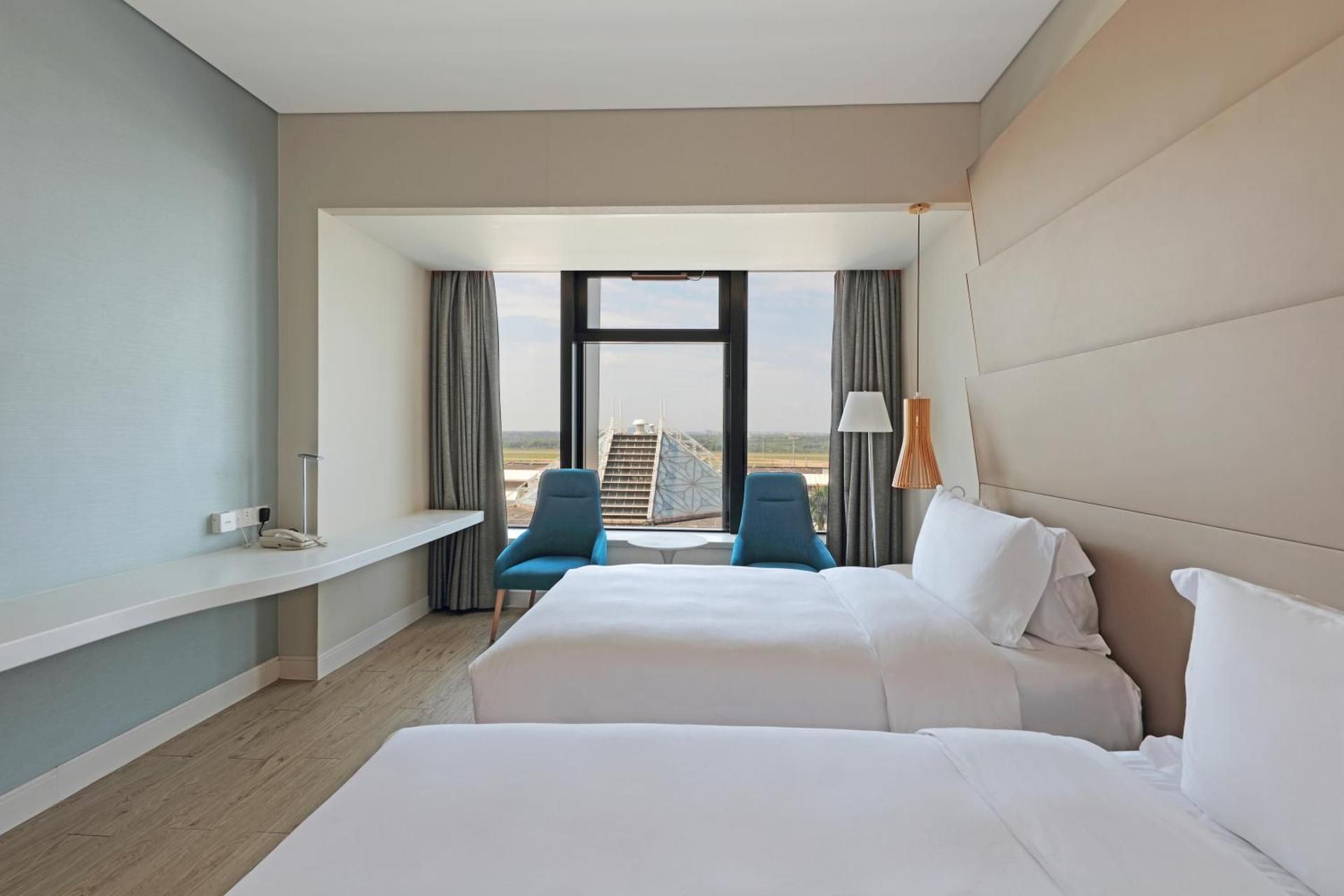 Deluxe Twin Room (5mins Walk to Meilan Airport)