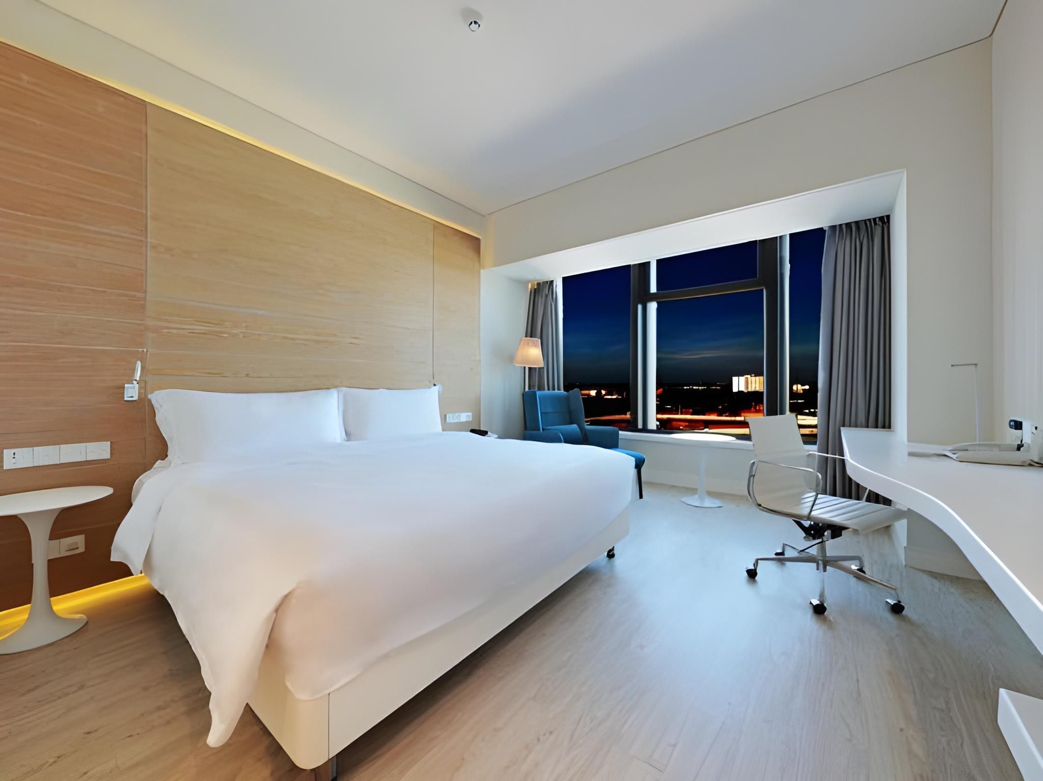 Standard Queen Room
