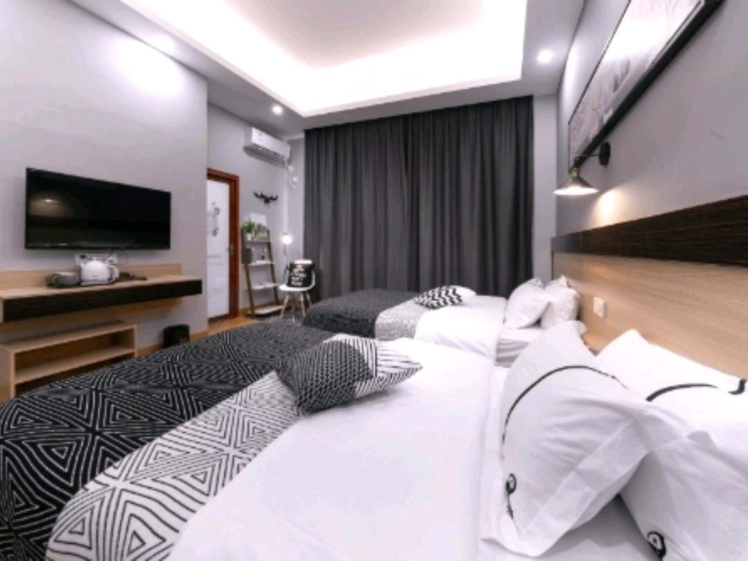 Twin Beds Room