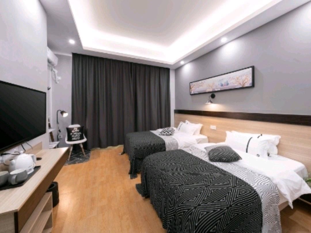 Twin Beds Room