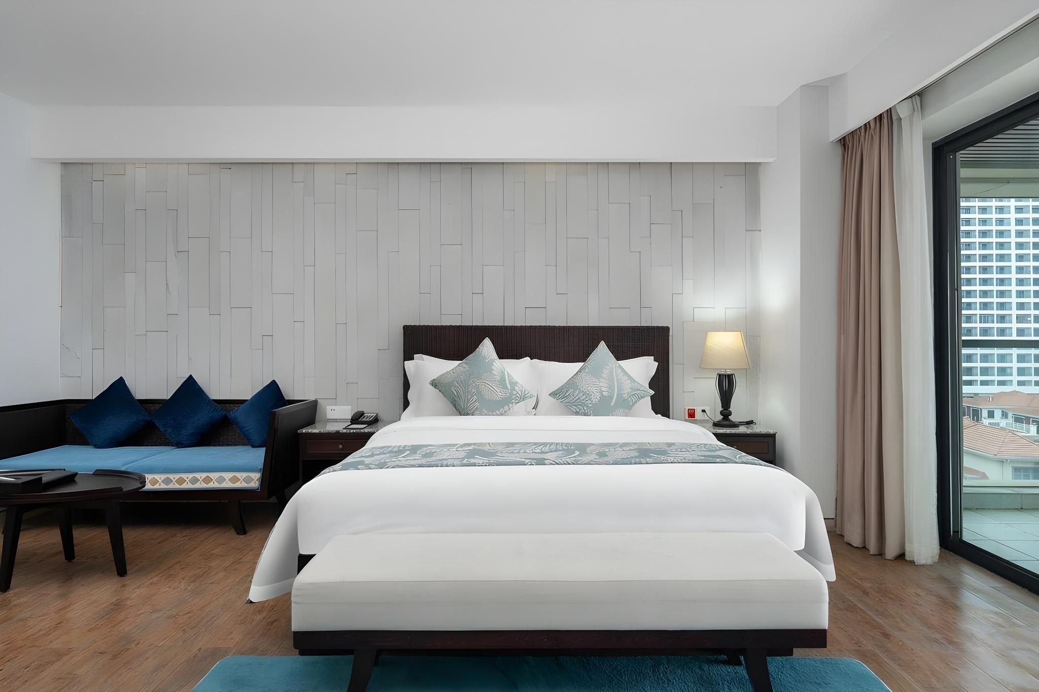 Superior Seaview Queen Room