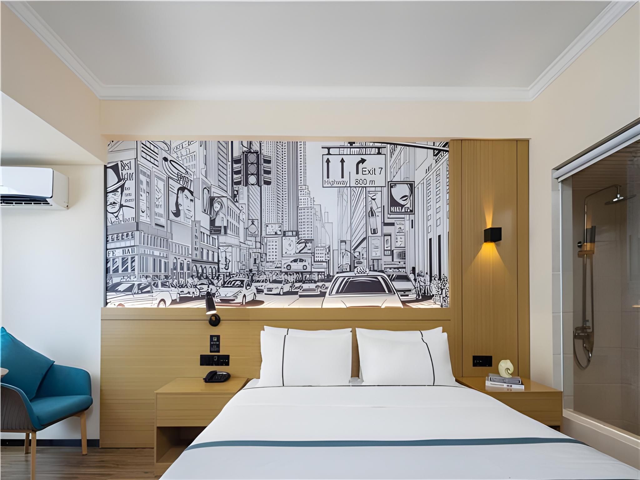 Business Queen Room