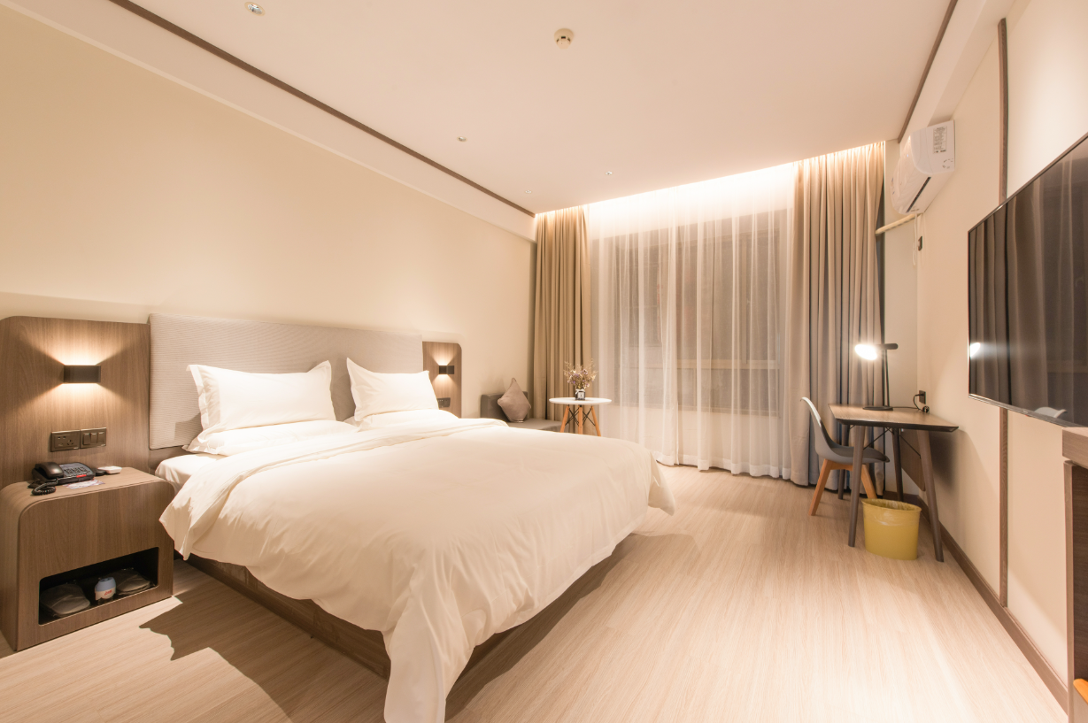 Huazhu - Room With Bed