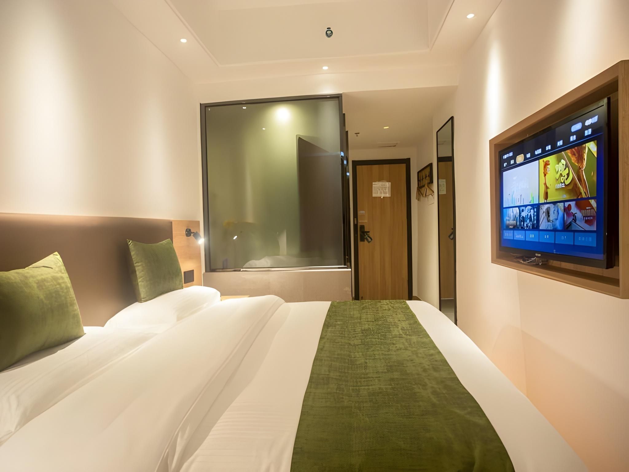 Feature Queen Room