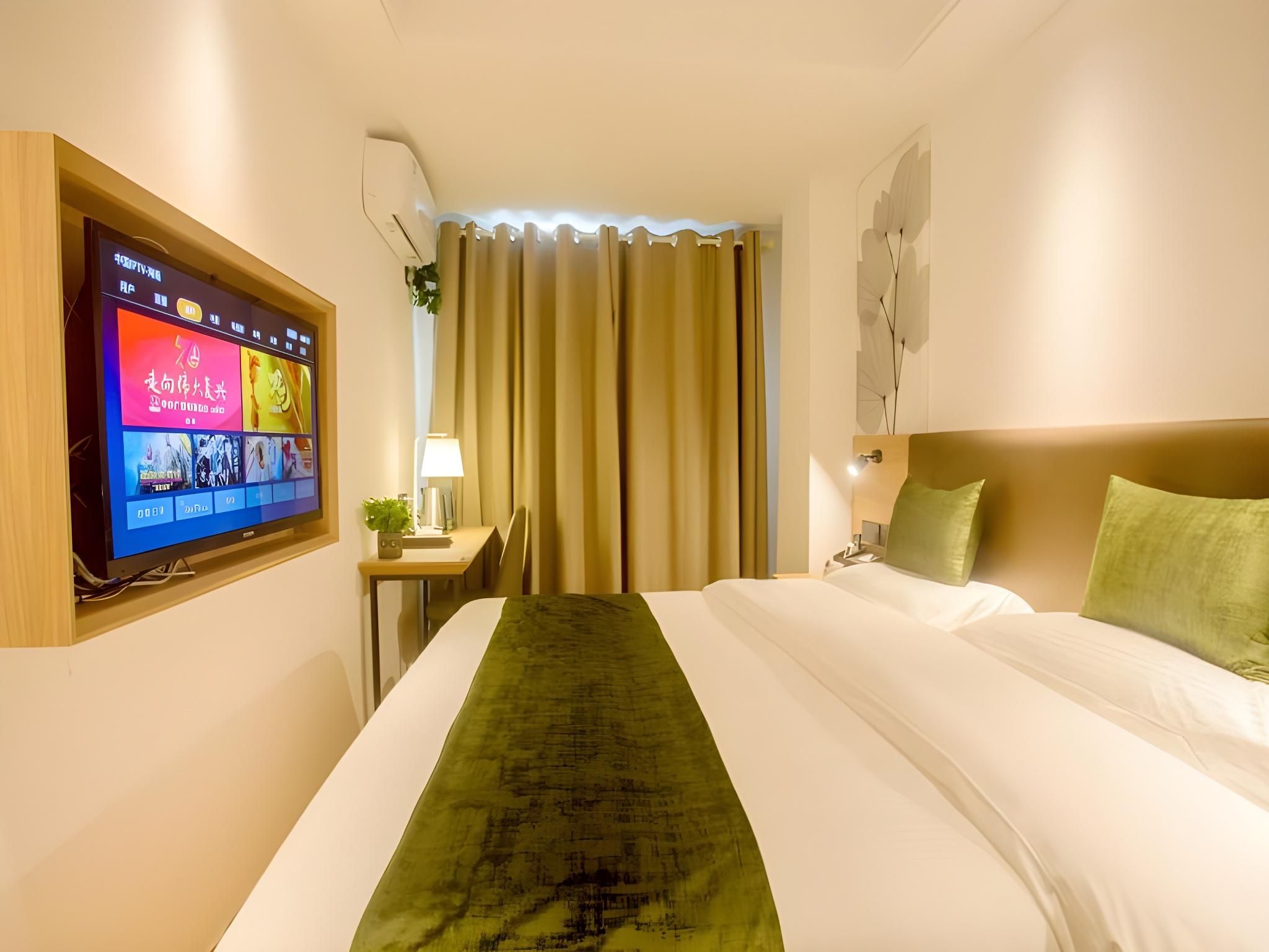 Feature Queen Room