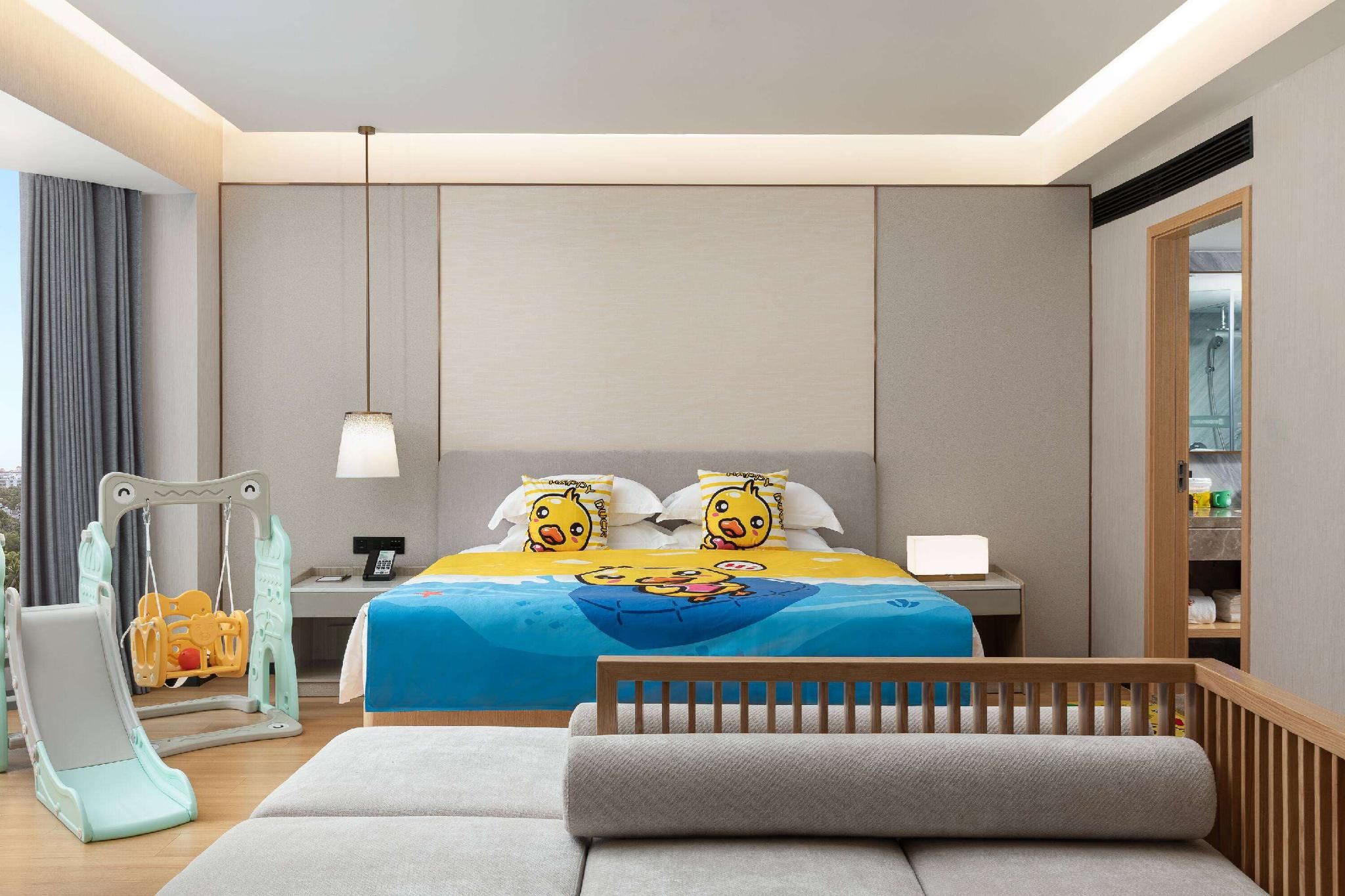1 King Bed, Family Room, Non-Smoking