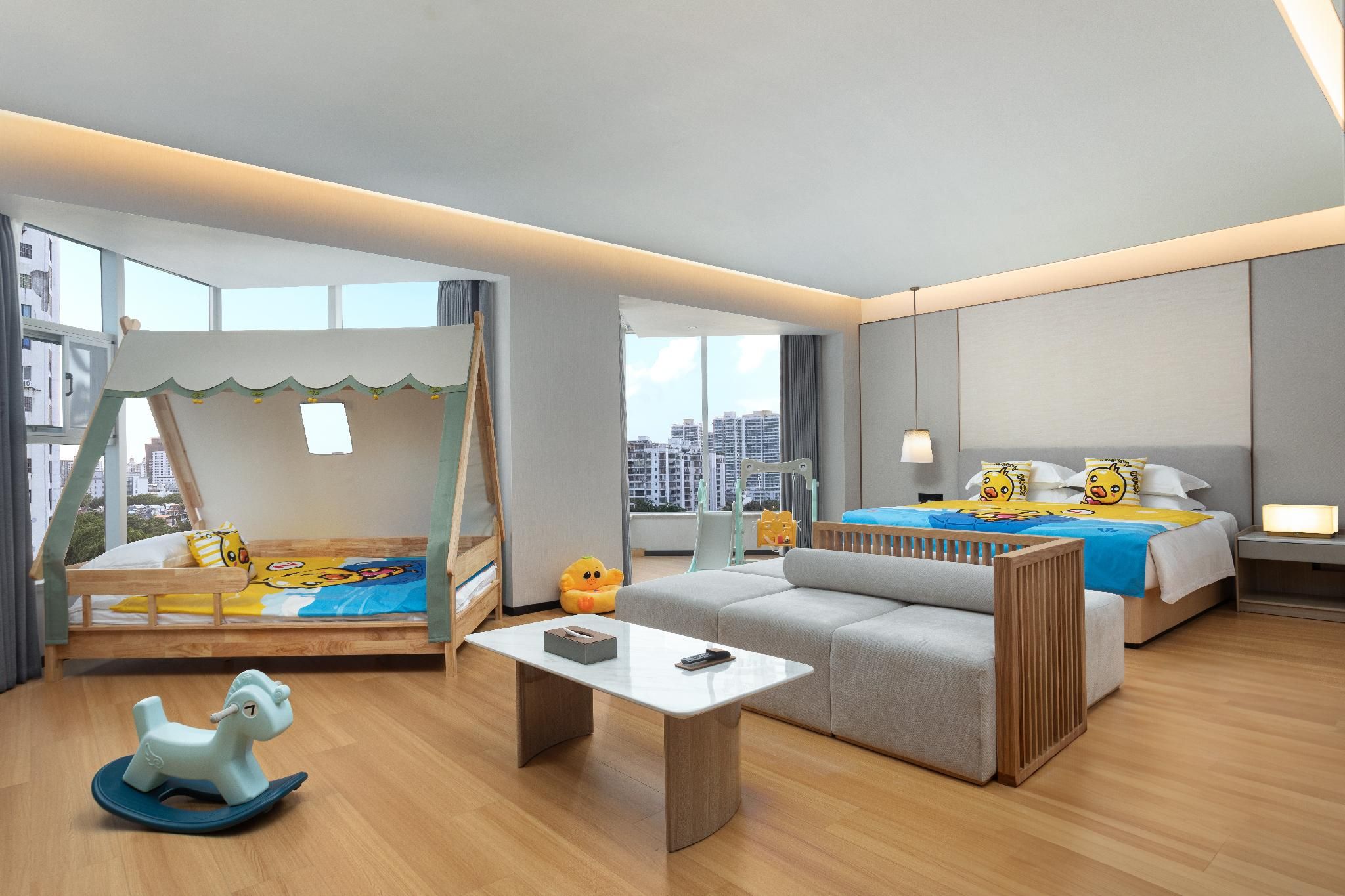 1 King Bed, Family Room, Non-Smoking