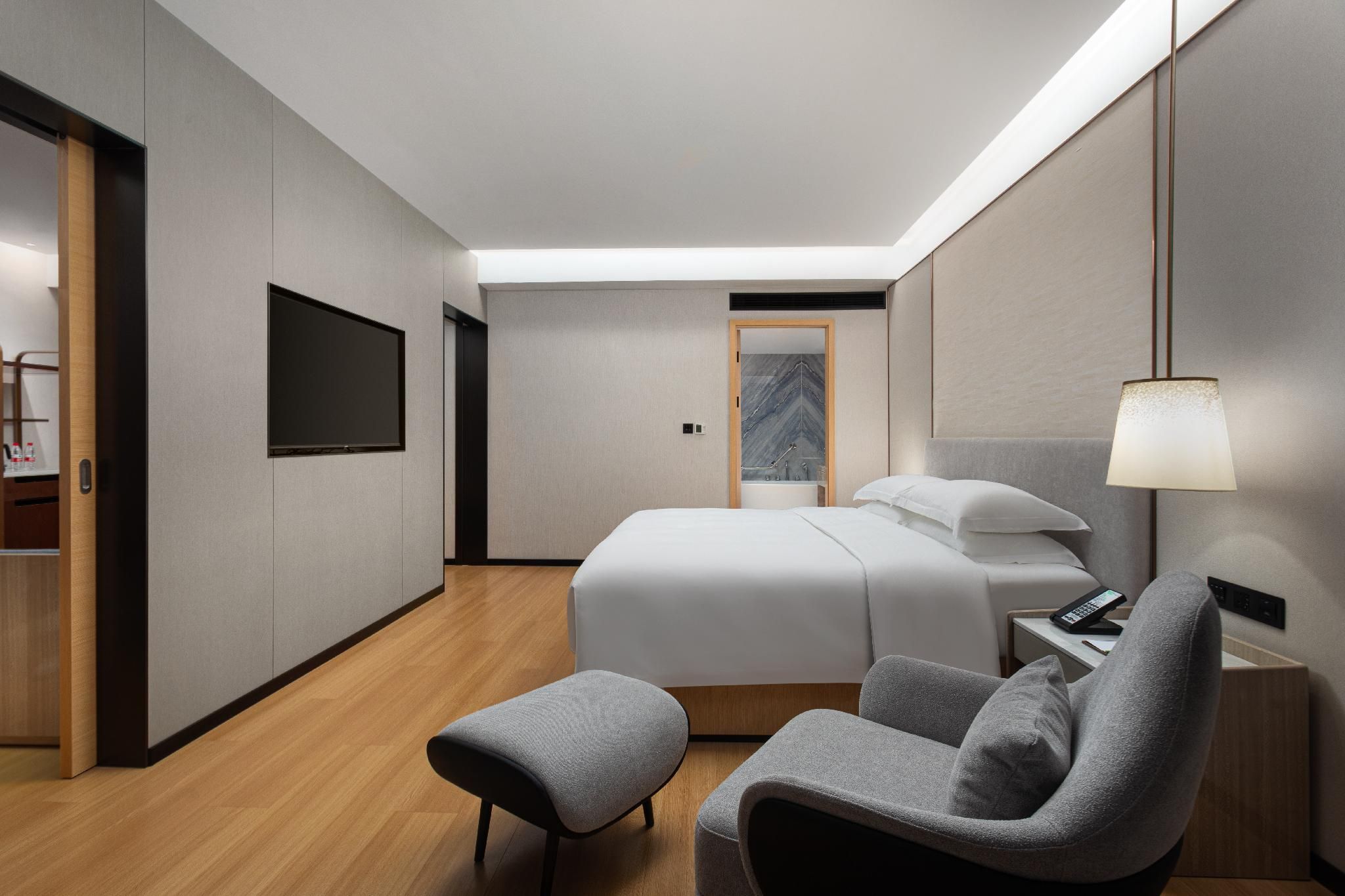 1 King Bed, Premier Room, Non-Smoking