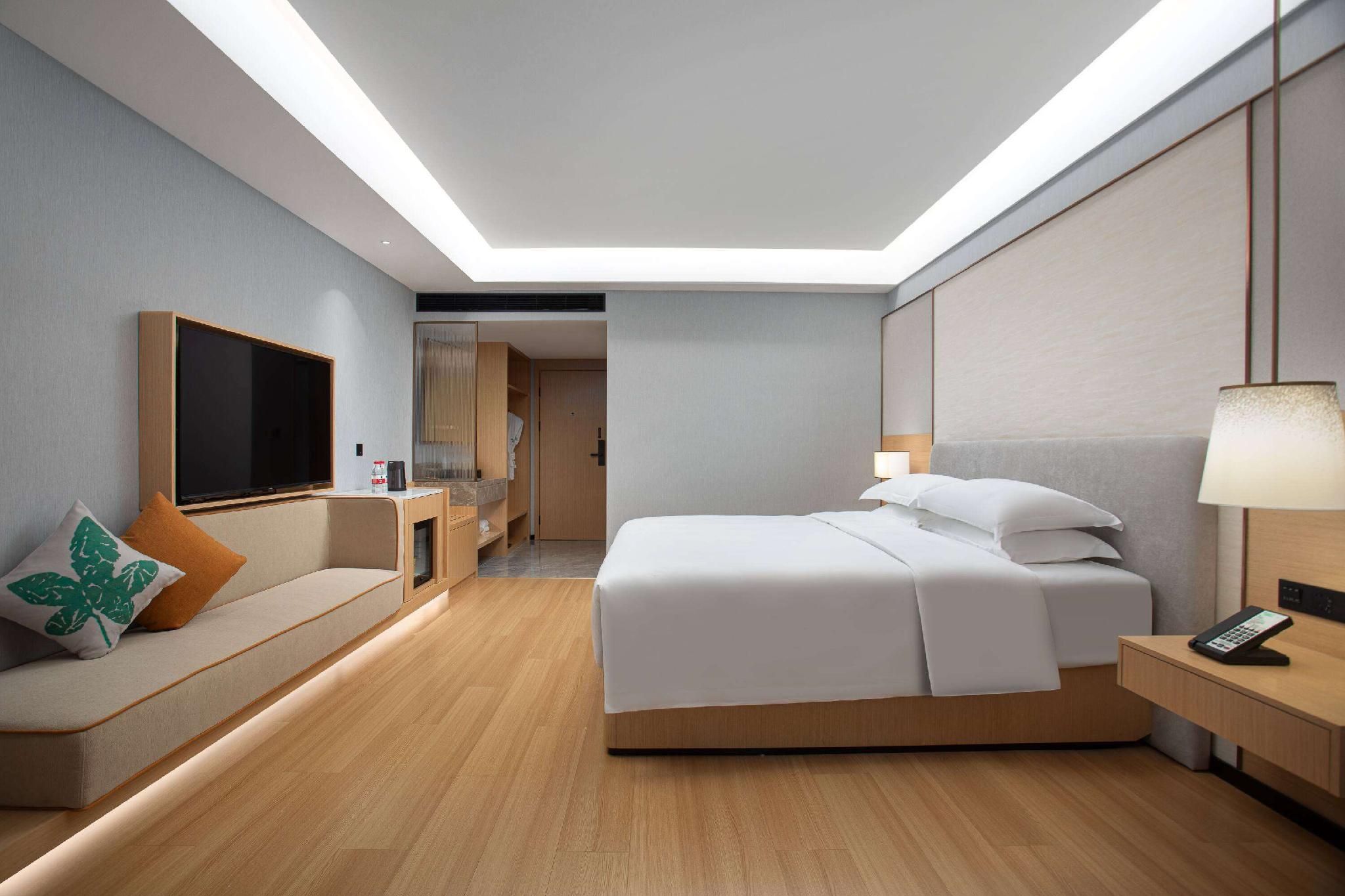 1 King Bed, Deluxe Room, City View, Non-Smoking